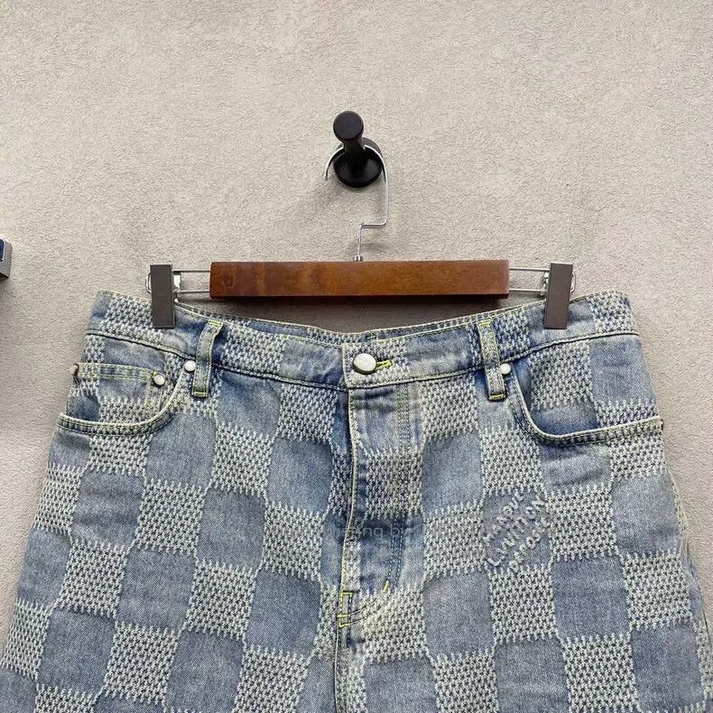 Louis Vuitton Louis Vuitton Pre-Fall 25 Cotton Blend Jacquard Denim Shor Size US 29 - 4 Thumbnail