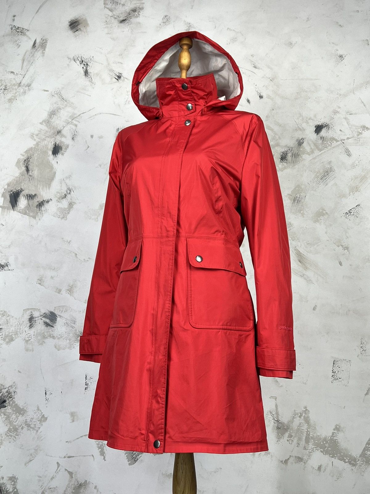 Patagonia Patagonia Waterproof Hooded Jacket Size S - M Size S / US 4 / IT 40 - 1 Thumbnail
