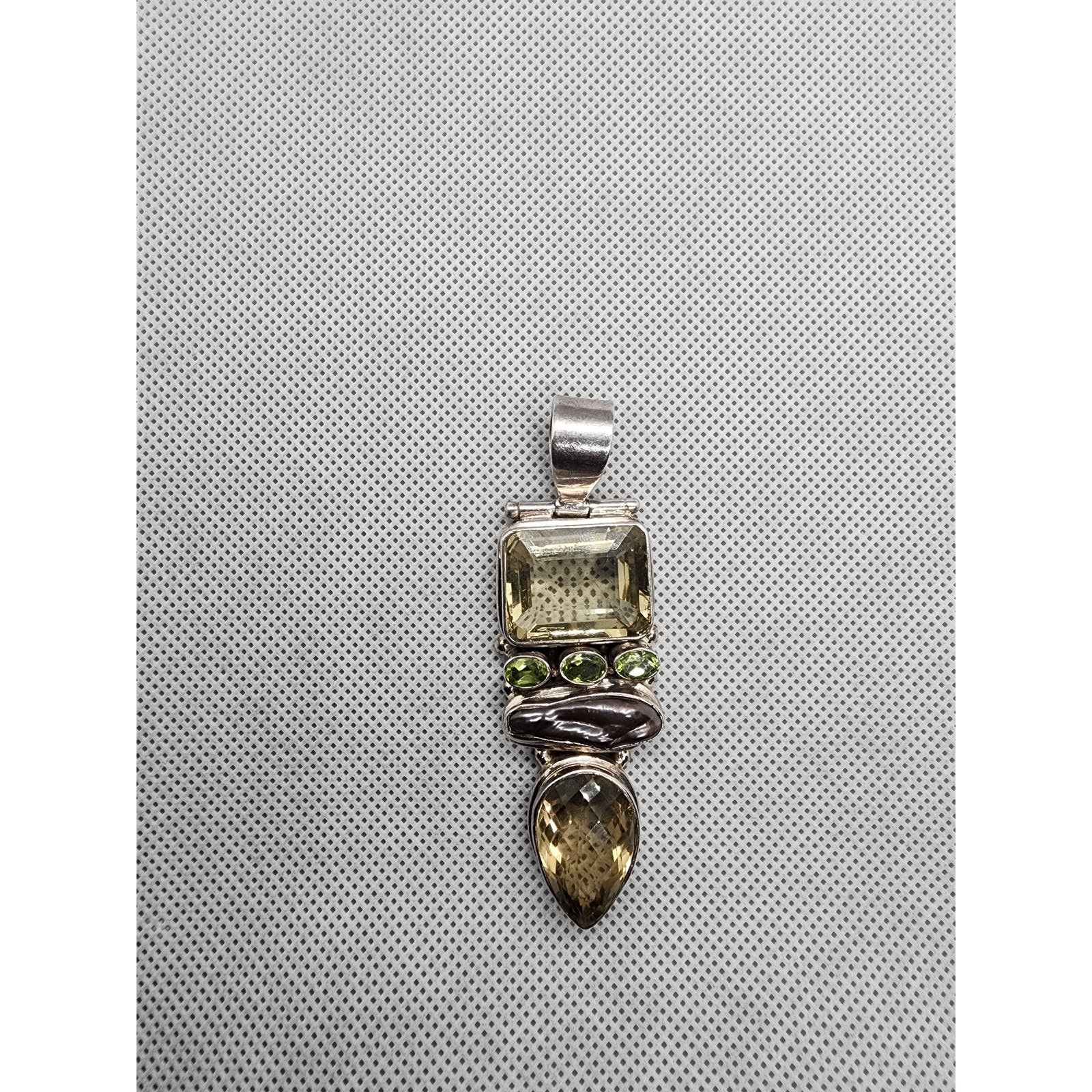 .925 Sterling silver Peridot & Blister Pearl Pendant