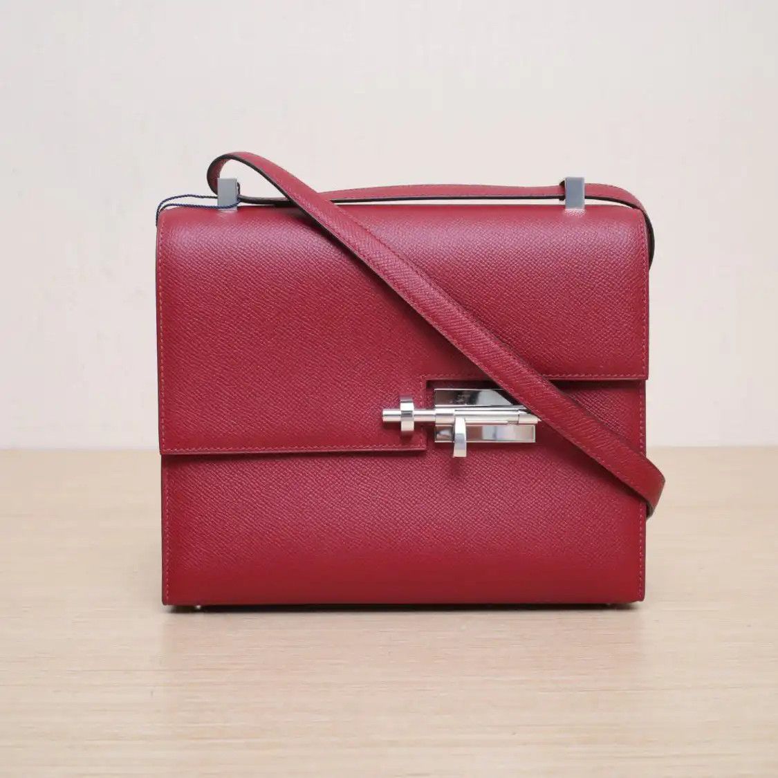 Hermes Hermes Verrou 23 authentic red Epsom cowhide leather crossbody bag silver hardwa Size ONE SIZE - 1 Thumbnail