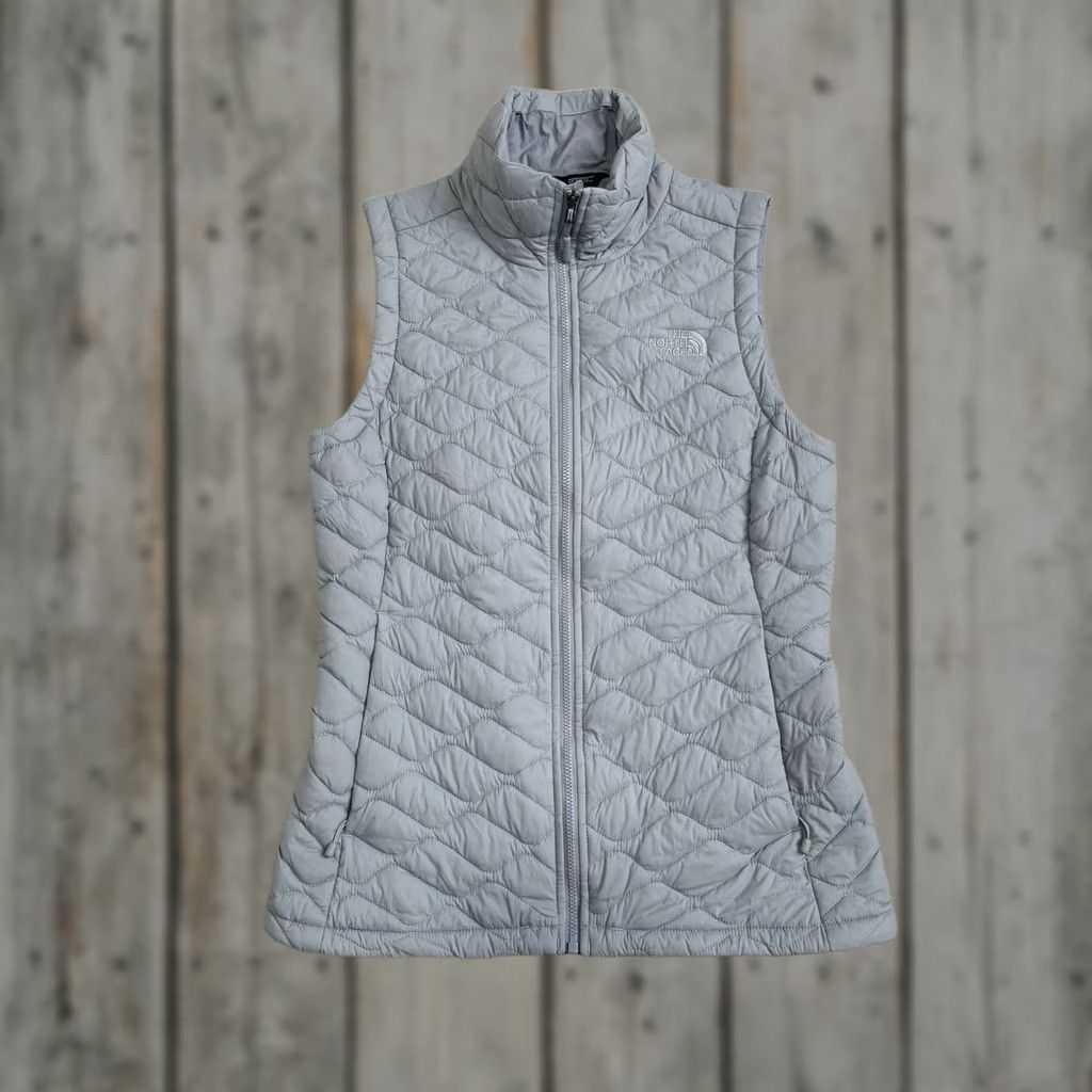 The North Face VINTAGE The North Face Quilted Thermoball Eco Puffer Vest Sleeveless Jacket Womens XS Gray Quilted Puffer Thermoball Womens XS Size XS / US 0-2 / IT 36-38 - 1 Thumbnail
