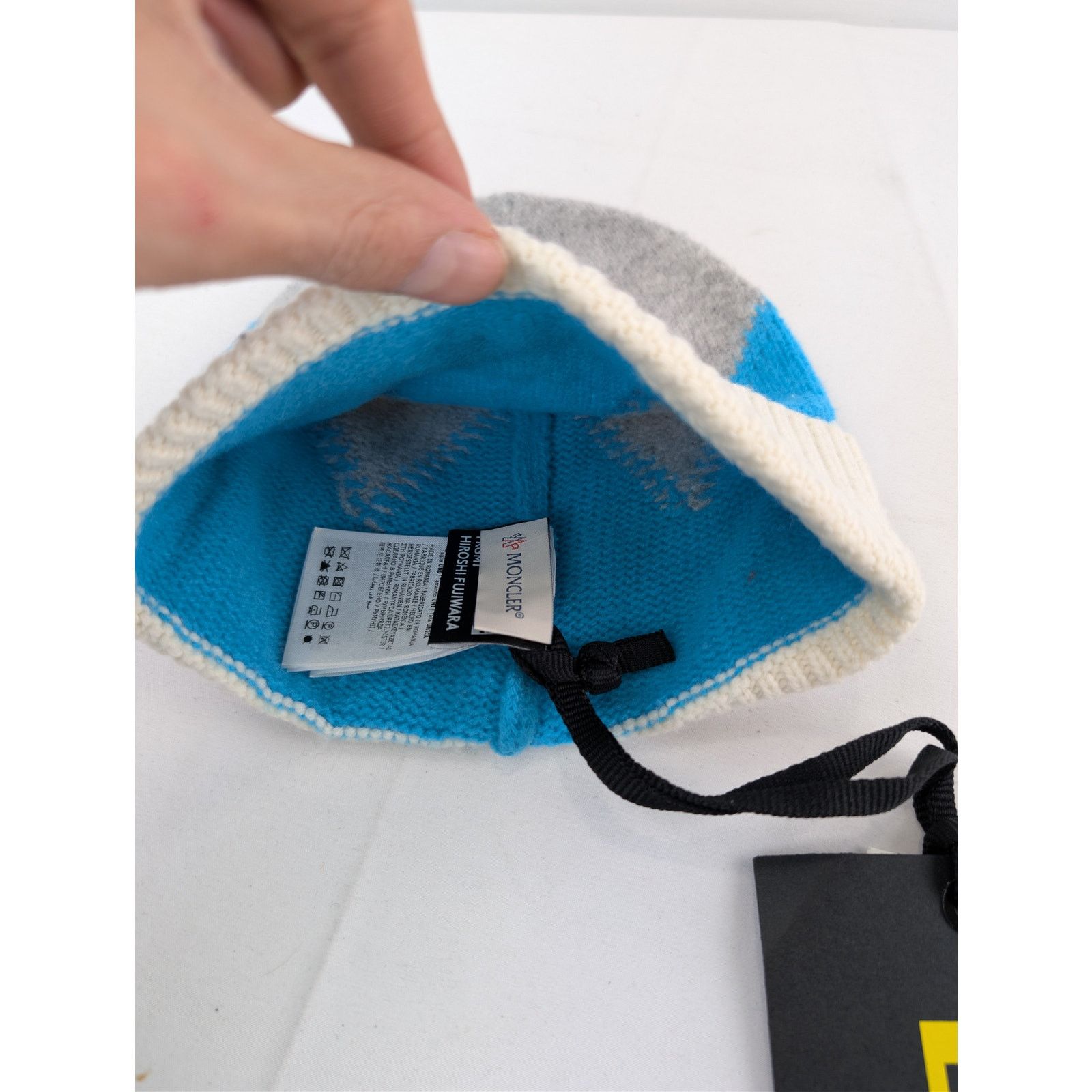 Moncler o1rshd1 Size: OS / Berretto Tricot Beanie Cap / Hat in Grey Size ONE SIZE - 4 Thumbnail