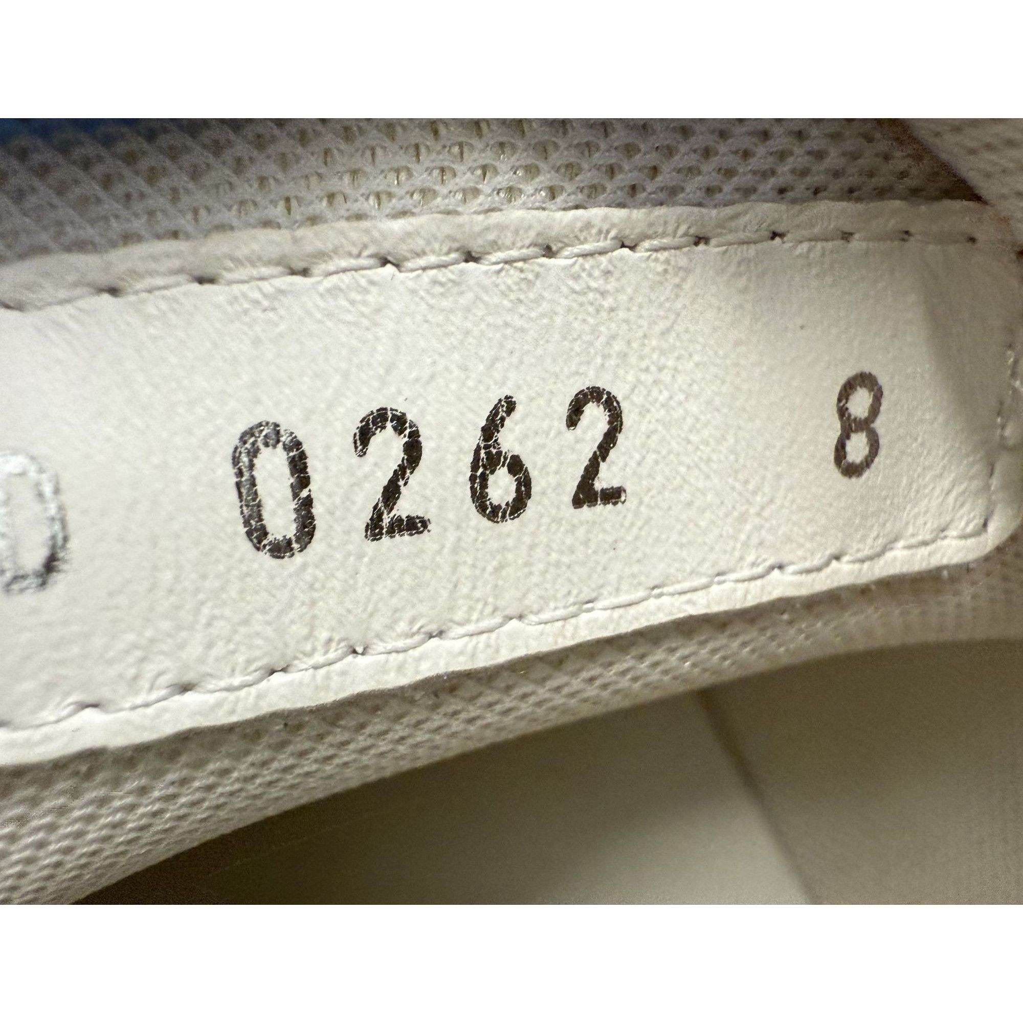 Louis Vuitton Louis Vuitton Womens White Embossed Leather Sneakers Size 8 Size US 8 / EU 41 - 4 Thumbnail