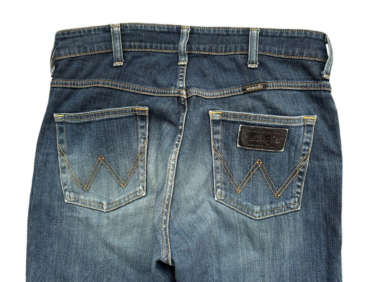 Wrangler VINTAGE WRANGLER DISTRESSED DENIM JEANS Size US 33 - 3 Thumbnail