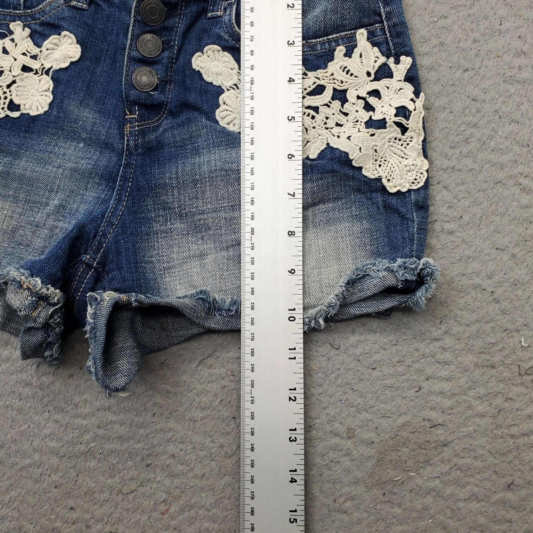 Denime Mudd Cut-Off Shorts Womens 3 Multicolor Denim Crochet Lace Floral Patch Button Fly Shirt? Size 26" / US 2 / IT 38 - 4 Thumbnail