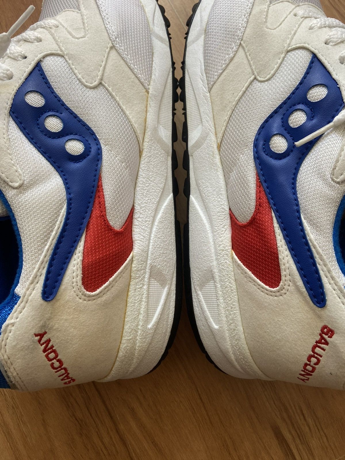 Saucony Saucony Retro Running Sneakers White Blue Red Low Top Size US 11 / EU 44 - 7 Thumbnail