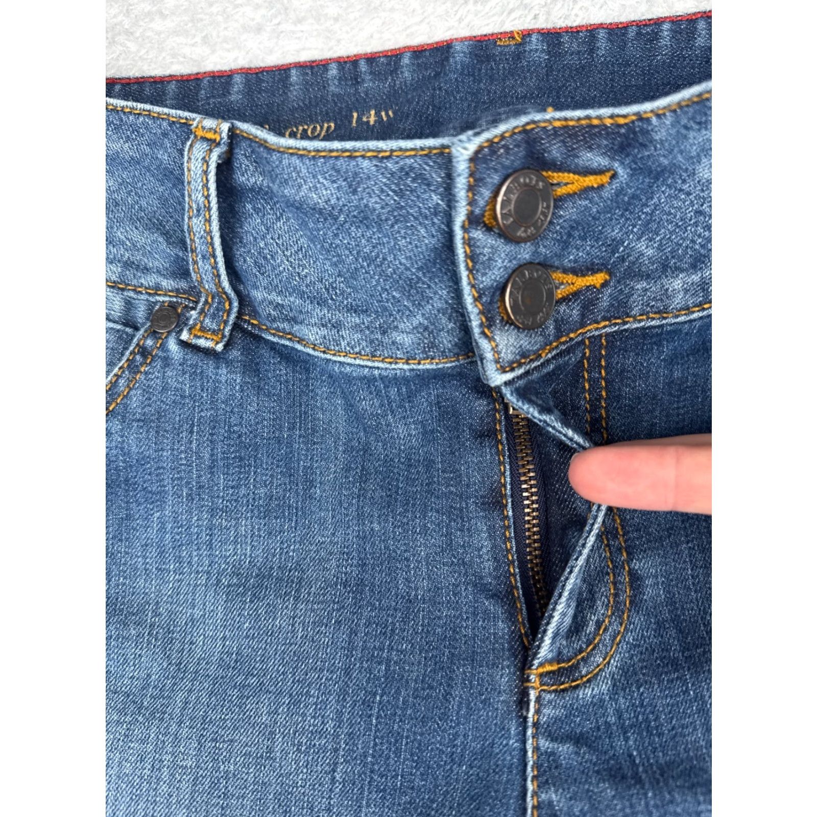 Talbots Talbots Jeans Womens 14W Blue Denim Capri Crop 34x23 Mid 8.5-10.5 in Cotton Blend Button Zip Pockets Logo 5-Pocket Regular 23 in Inseam Size 36" / US 14 / IT 50 - 5 Thumbnail