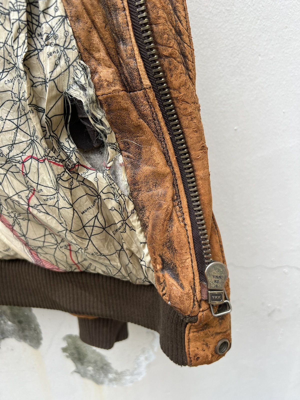 Leather Trashed 80s DEUX 2C Distressed A-2 Flight Leather Jacket Size US L / EU 52-54 / 3 - 24 Thumbnail