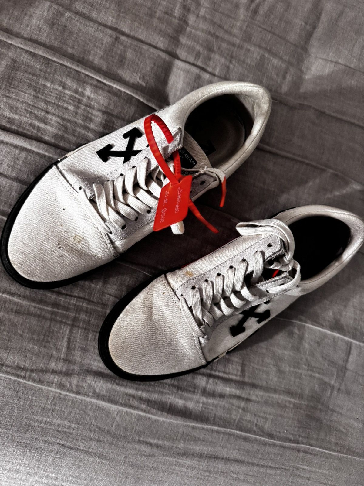 Off-White Off-White Vulcanized Low Sneakers – Size 43 (US 10) Size US 10 / EU 43 - 2 Thumbnail