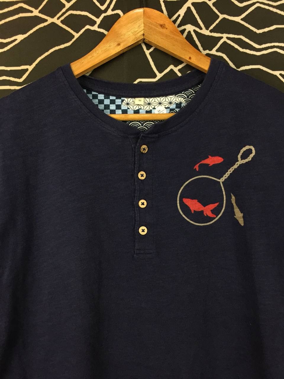 Japanese Brand TopValu Indigo Blue Japanese Goldfish Graphic Henley Tee Size US M / EU 48-50 / 2 - 6 Thumbnail