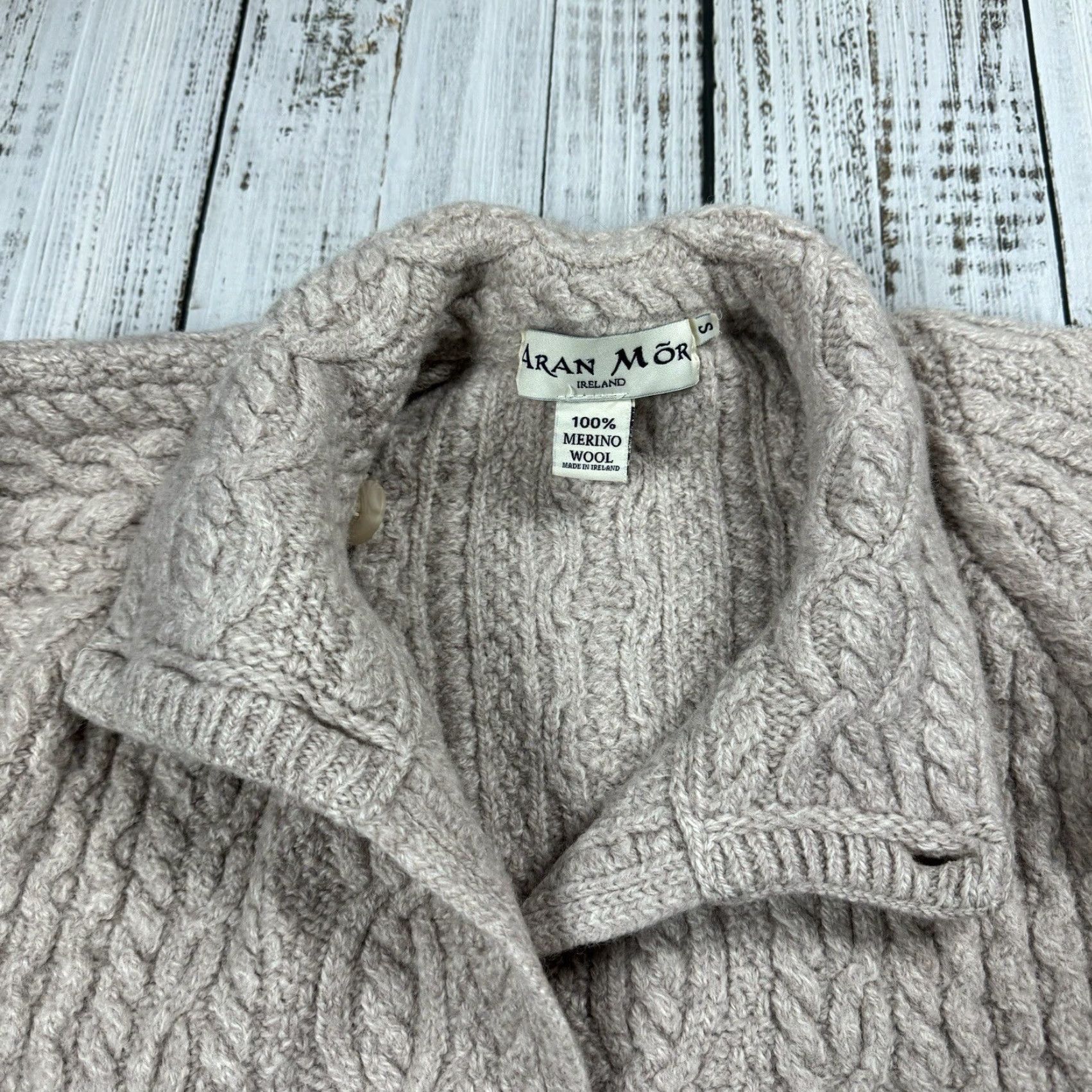 Vintage ARAN MOR IRELAND Women's Wrap Sweater Oatmeal 100% Merino Wool Cable Knit Size S Size S / US 4 / IT 40 - 2 Thumbnail