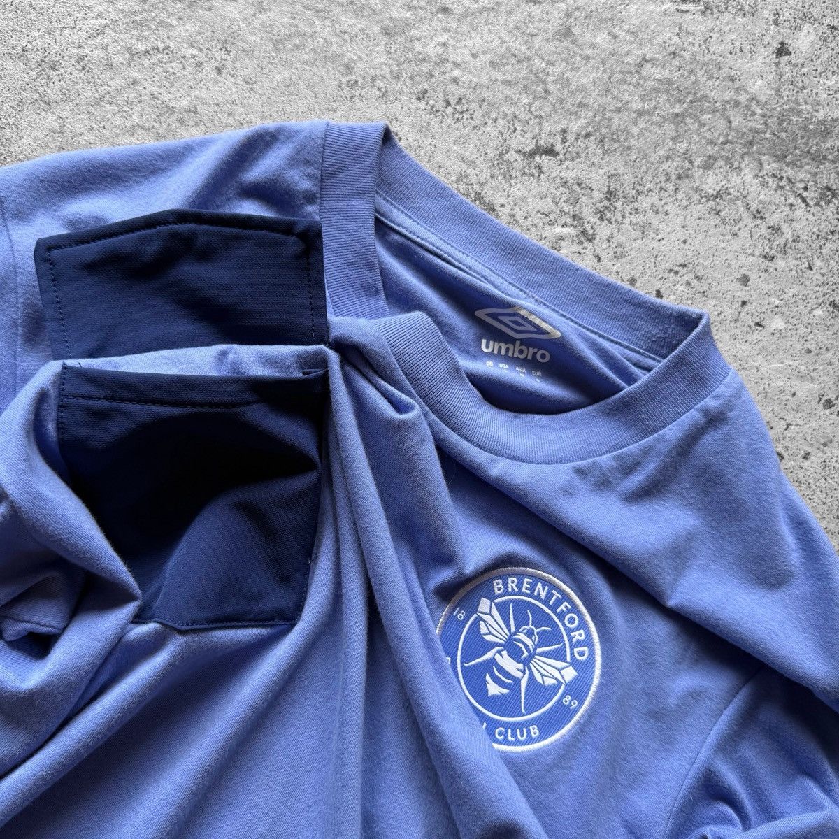 Umbro Umbro x FC Brentford 2024-25 Blue SS Soccer Football Tee Size US S / EU 44-46 / 1 - 4 Thumbnail