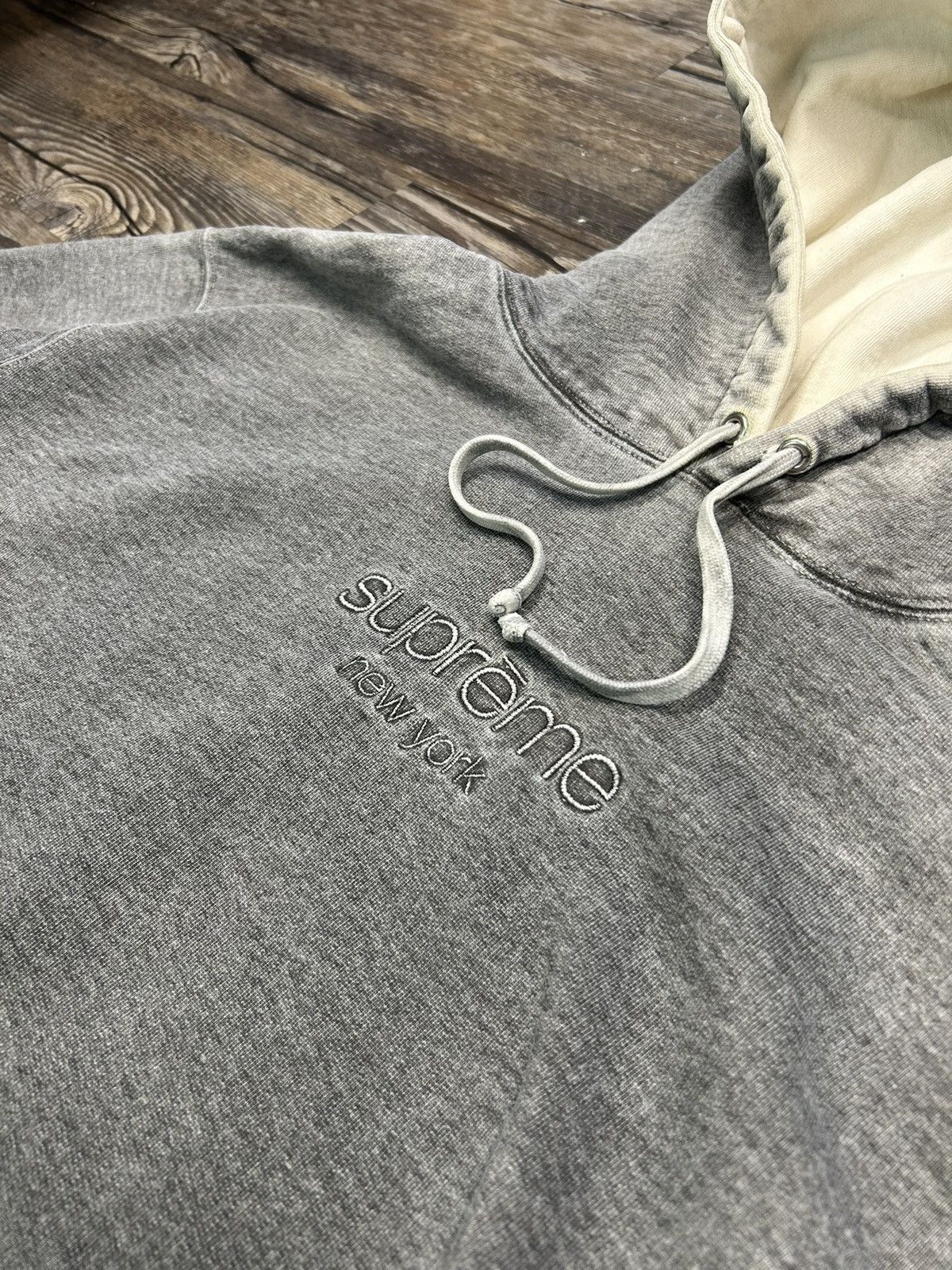 Supreme New York outlet Embroidered Hoodie