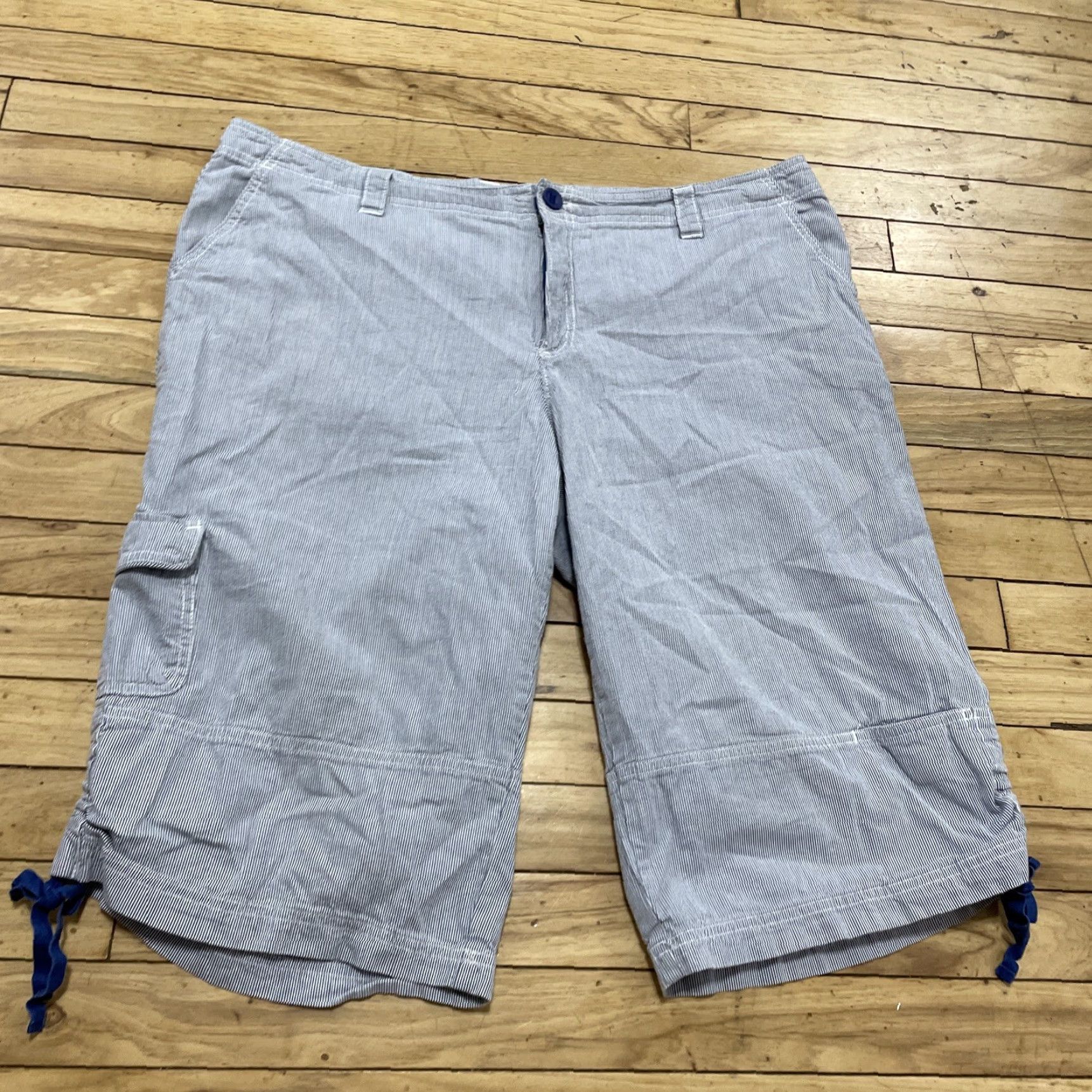 Eddie Bauer VINTAGE Eddie Bauer Bermuda Shorts Women 18 40x15 Blue White Yacht Old Money Striped Bermuda Shorts Womens 18 Blue White Preppy Old Money Size 40" / US 18 - 3 Thumbnail