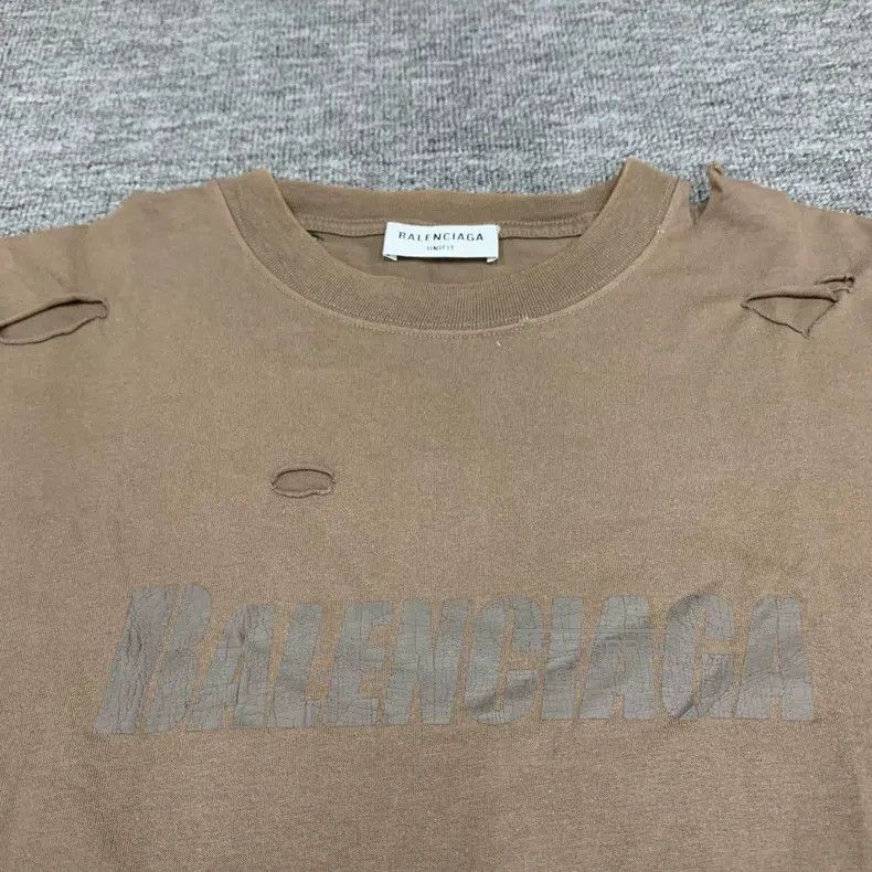 Other Balenciaga Brown large destroyed short-sleeve, size S Size US S / EU 44-46 / 1 - 3 Thumbnail