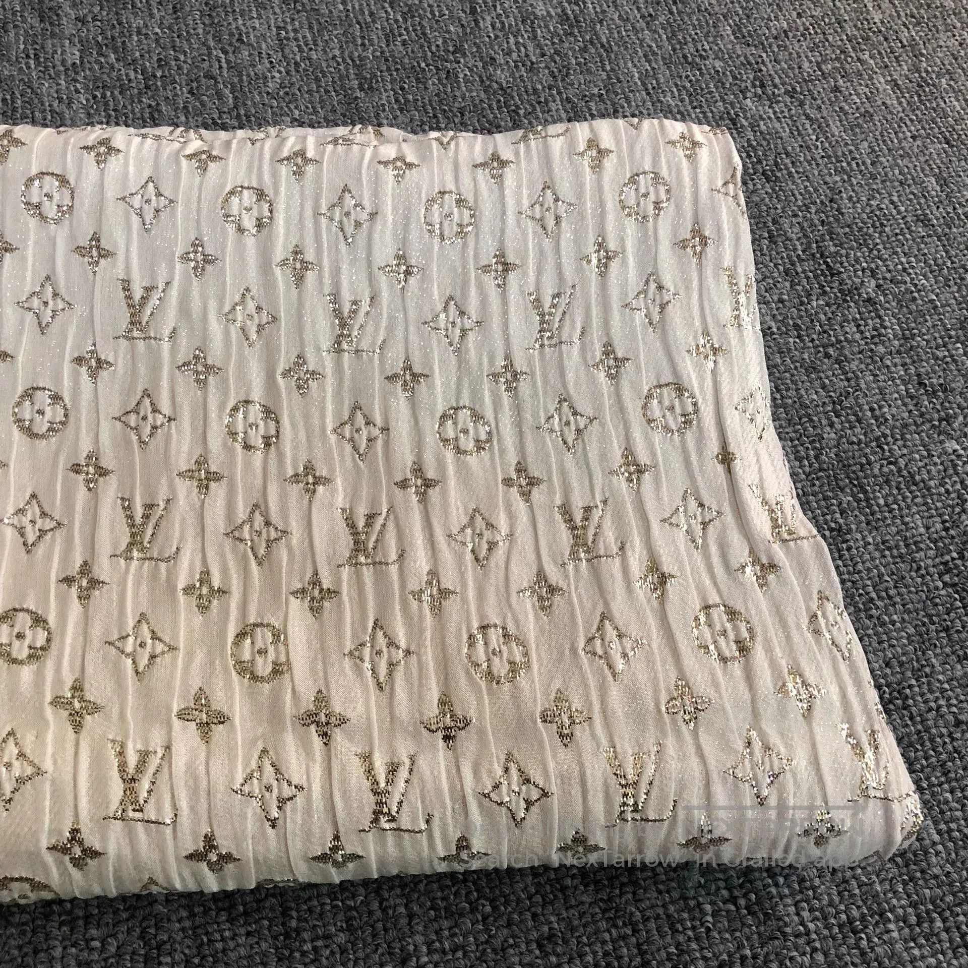 Louis Vuitton Louis Vuitton White Sequin Silk Scarf. Size ONE SIZE - 7 Thumbnail
