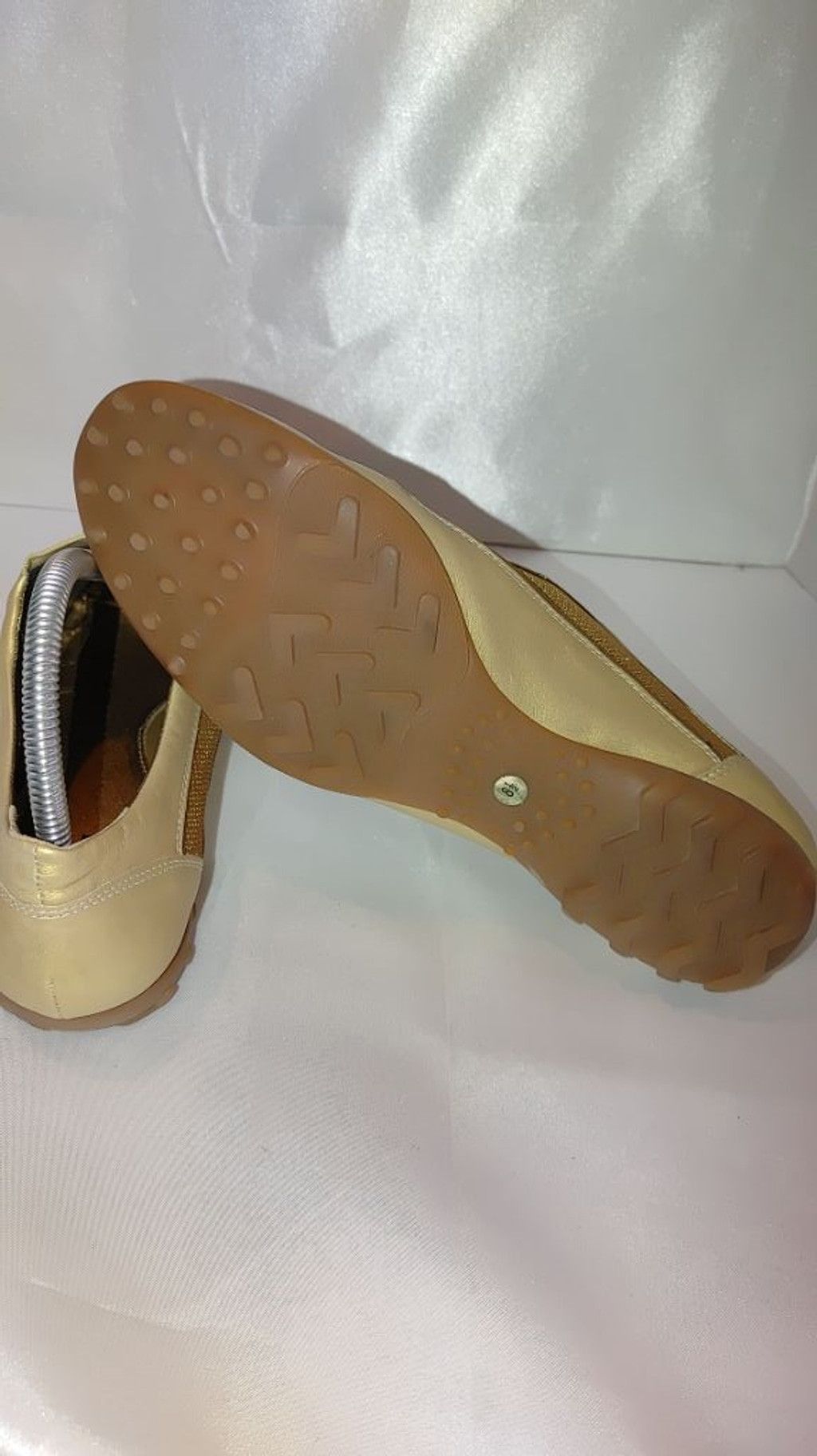The Unbranded Brand Amalfi by Rangoni Metallic Gold Italian Sneakers Size 8.5B Size US 8.5 / IT 38.5 - 10 Thumbnail