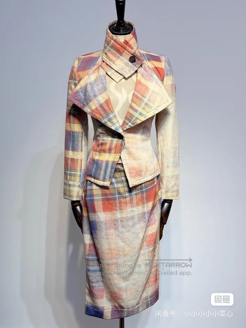 Vivienne Westwood Vivienne Westwood Vintage second-hand set, faded and worn Size XS / US 0-2 / IT 36-38 - 1 Thumbnail