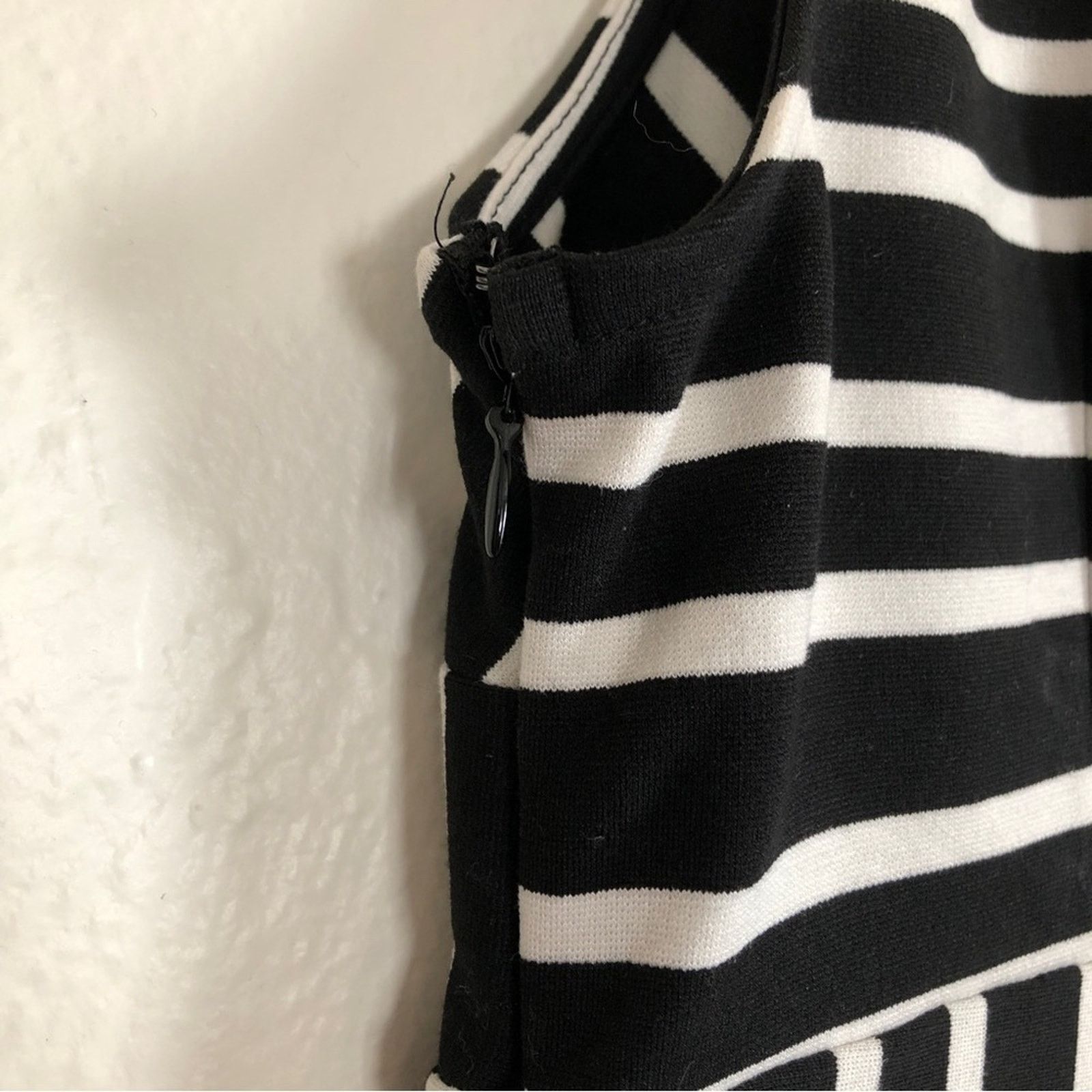 Ann Taylor Ann Taylor Black White Stripe Sleeveless Fitted V-Neck Dress Size M / US 6-8 / IT 42-44 - 6 Thumbnail