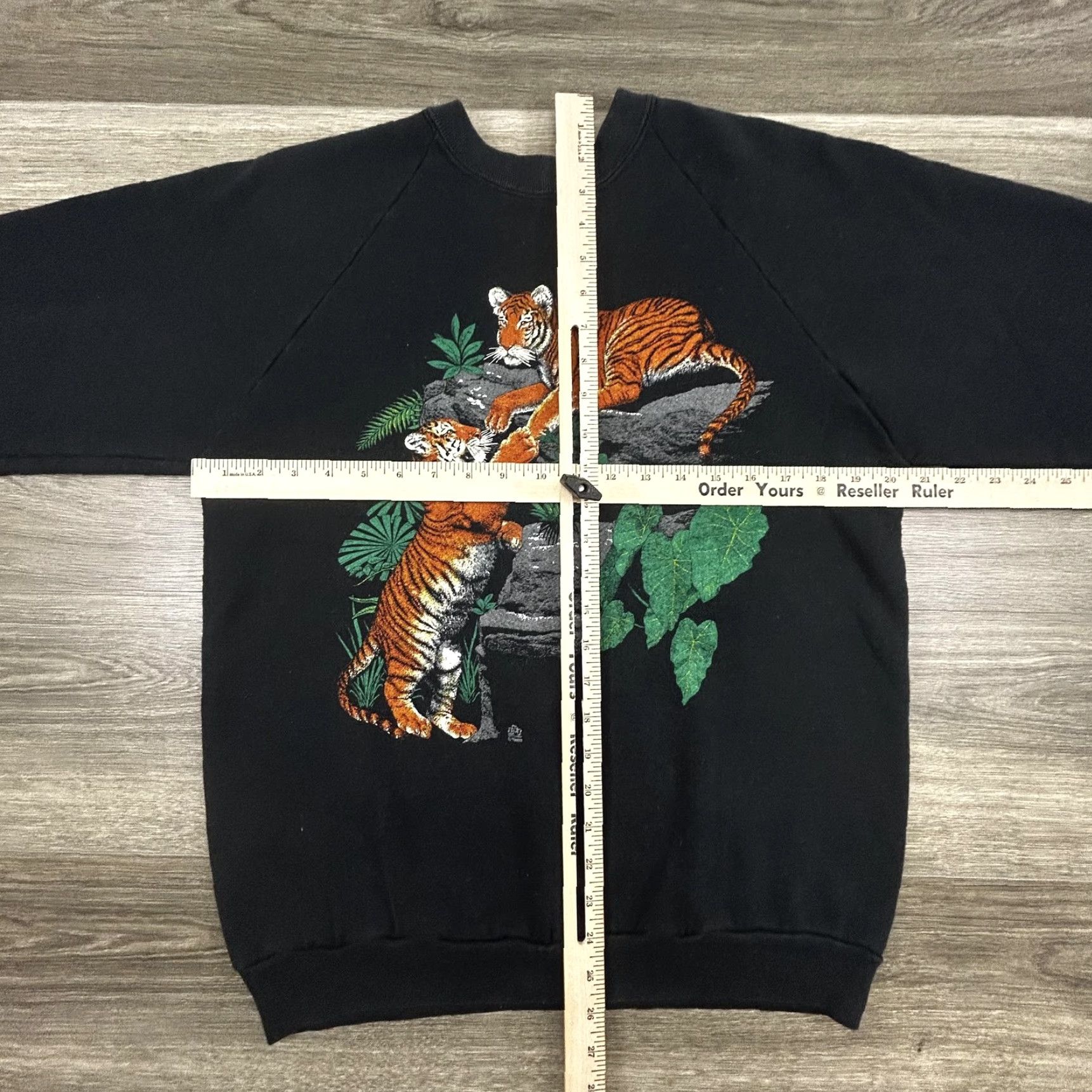 Hanes VINTAGE Tiger Sweatshirt Mens M Black Raglan Crew Neck Fleece Graphic Print 80s Nature USA Size US M / EU 48-50 / 2 - 6 Thumbnail