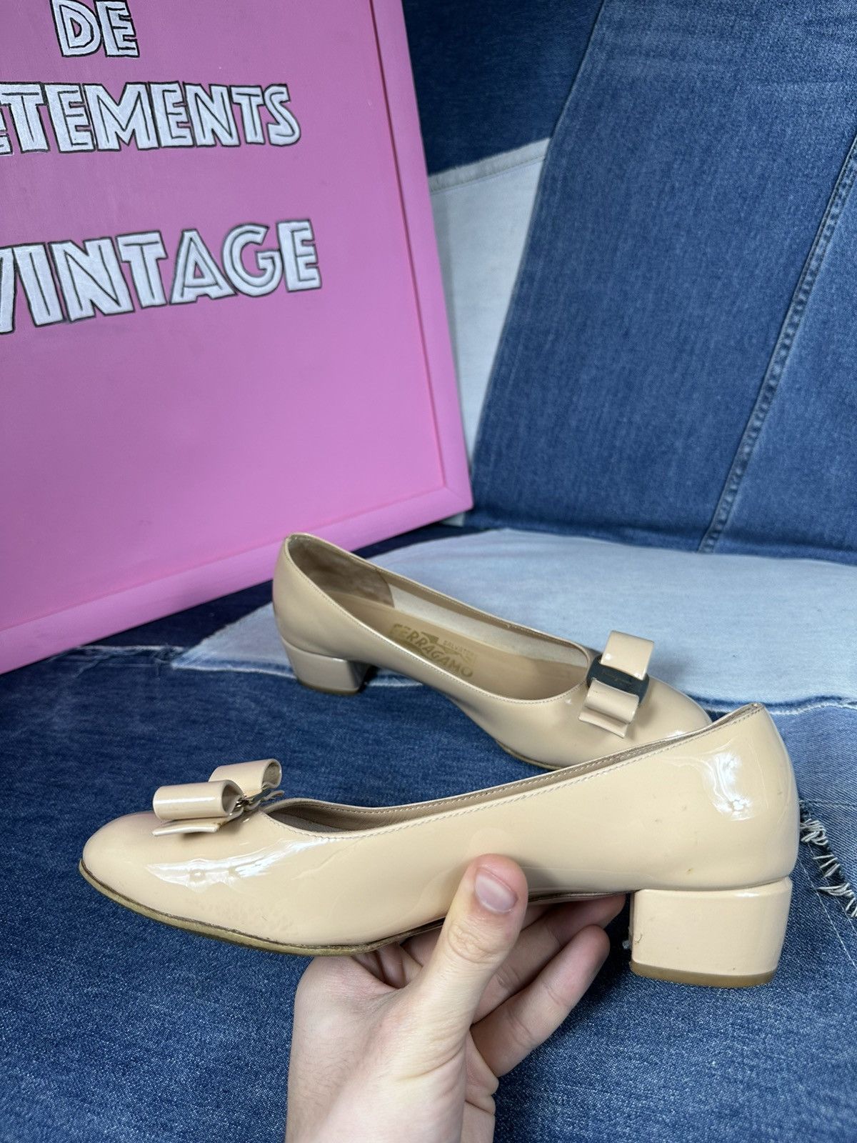 Salvatore Ferragamo Salvatore Ferragamo Vara Pump Heel Bow Beige Patent Leather Size US 6.5 / IT 36.5 - 15 Thumbnail