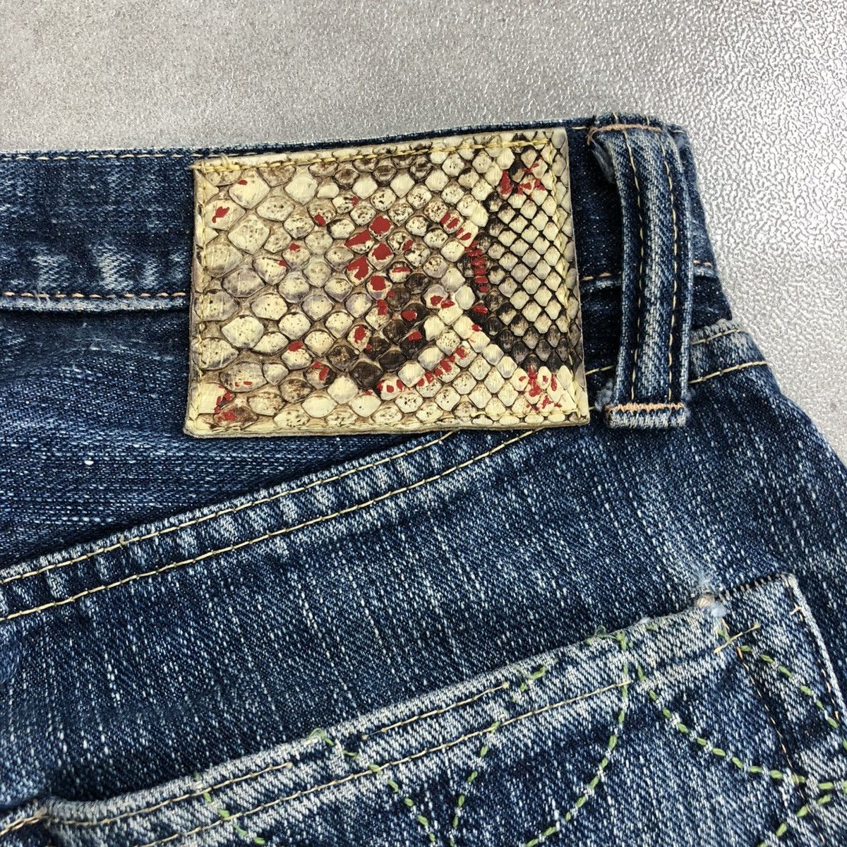 Japanese Brand × Sugar Cane 🇯🇵 Vintage Sugar Cane Onikiwa Distressed Faded Selvedge Jeans Size US 27 - 13 Thumbnail