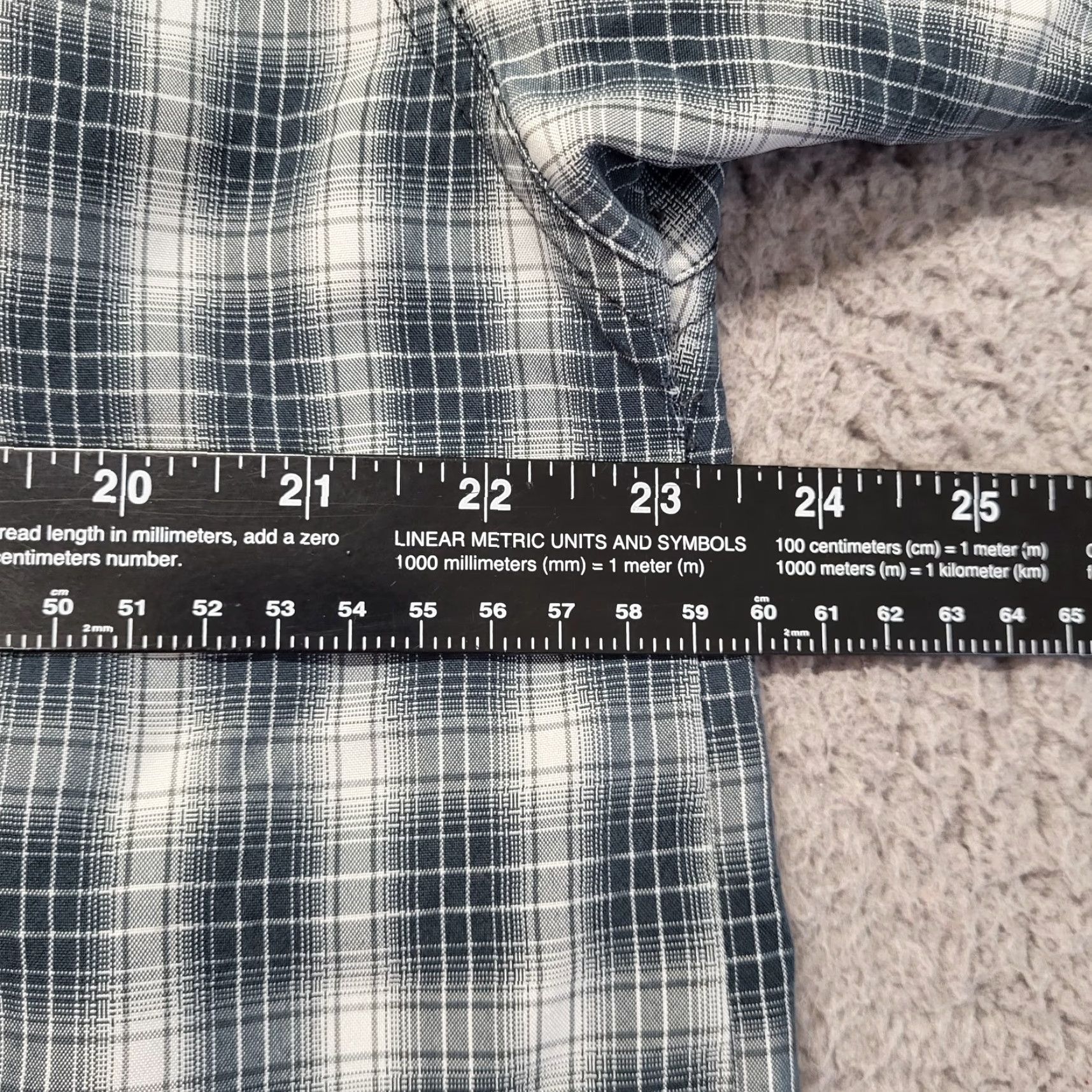Vintage Columbia Shirt Mens XL Black Gray Plaid Lightweight Pockets Omni-Shield Button Size US XL / EU 56 / 4 - 4 Thumbnail