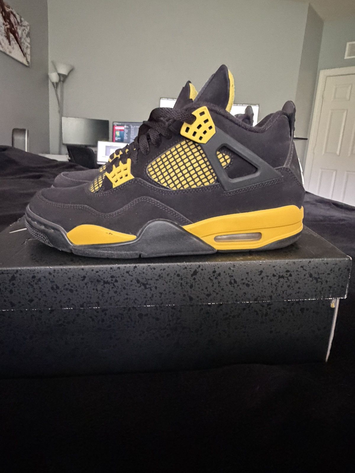 Nike Air Jordan 4 Retro “Thunder” Size 9.5 Black/Yellow Size US 9.5 / EU 42-43 - 3 Thumbnail