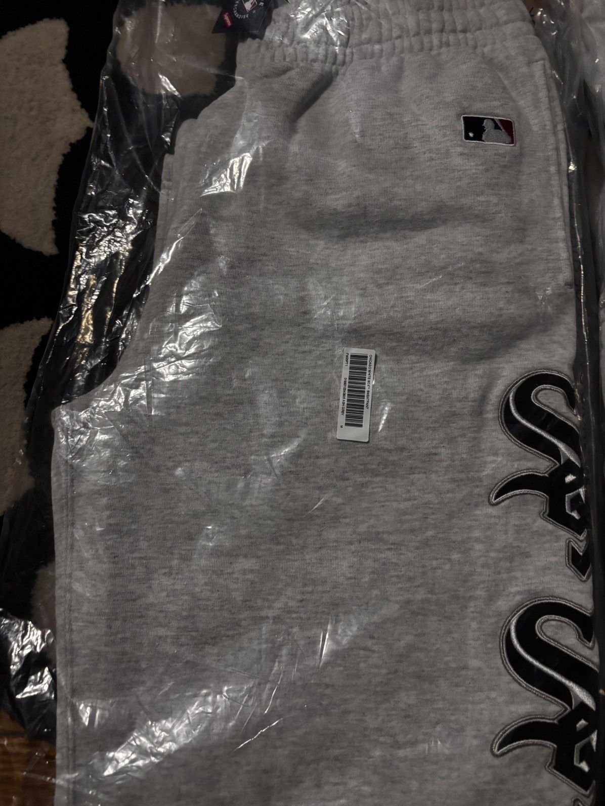 MLB × Supreme Supreme x Chicago White Sox Sweatpant 'Ash Grey' Size US 30 / EU 46 - 4 Thumbnail