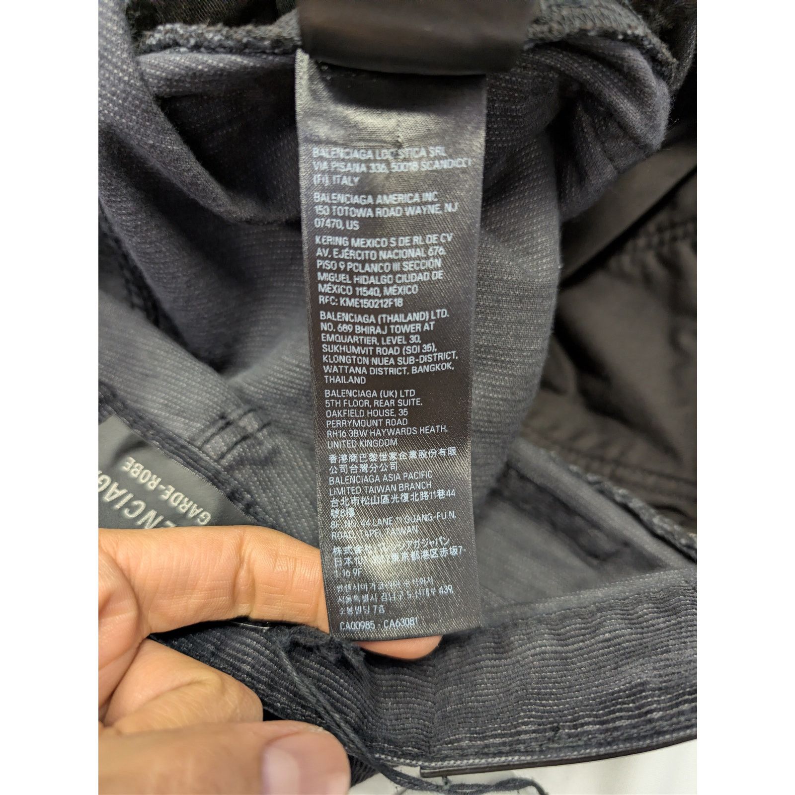 Balenciaga o1rshd1 Japanese Cotton Corduroy Denim Baggy Pants in Black Size US 28 / EU 44 - 22 Thumbnail