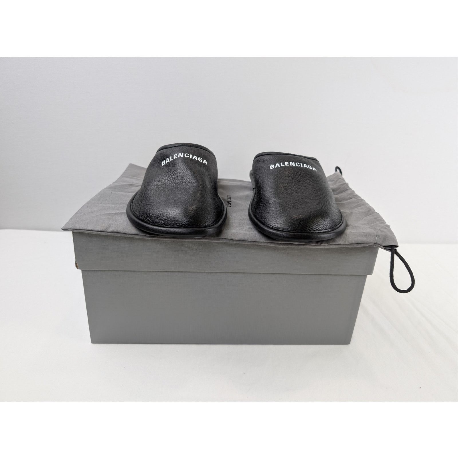 Balenciaga o1rshd1 Logo Grained Leather / Control Home Mule Flat Black Size US 10 / EU 43 - 16 Thumbnail