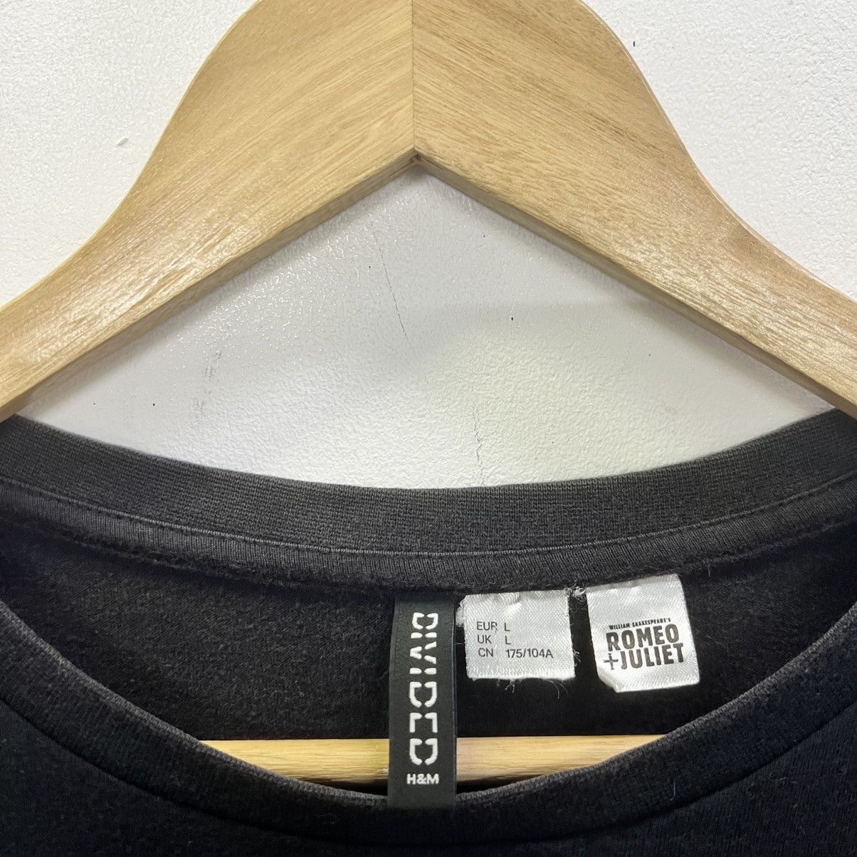 H&M ROMEO + JULIET from WILLIAM SHAKESPEAR’S Movie Boxy H&M Tee Size US L / EU 52-54 / 3 - 9 Thumbnail