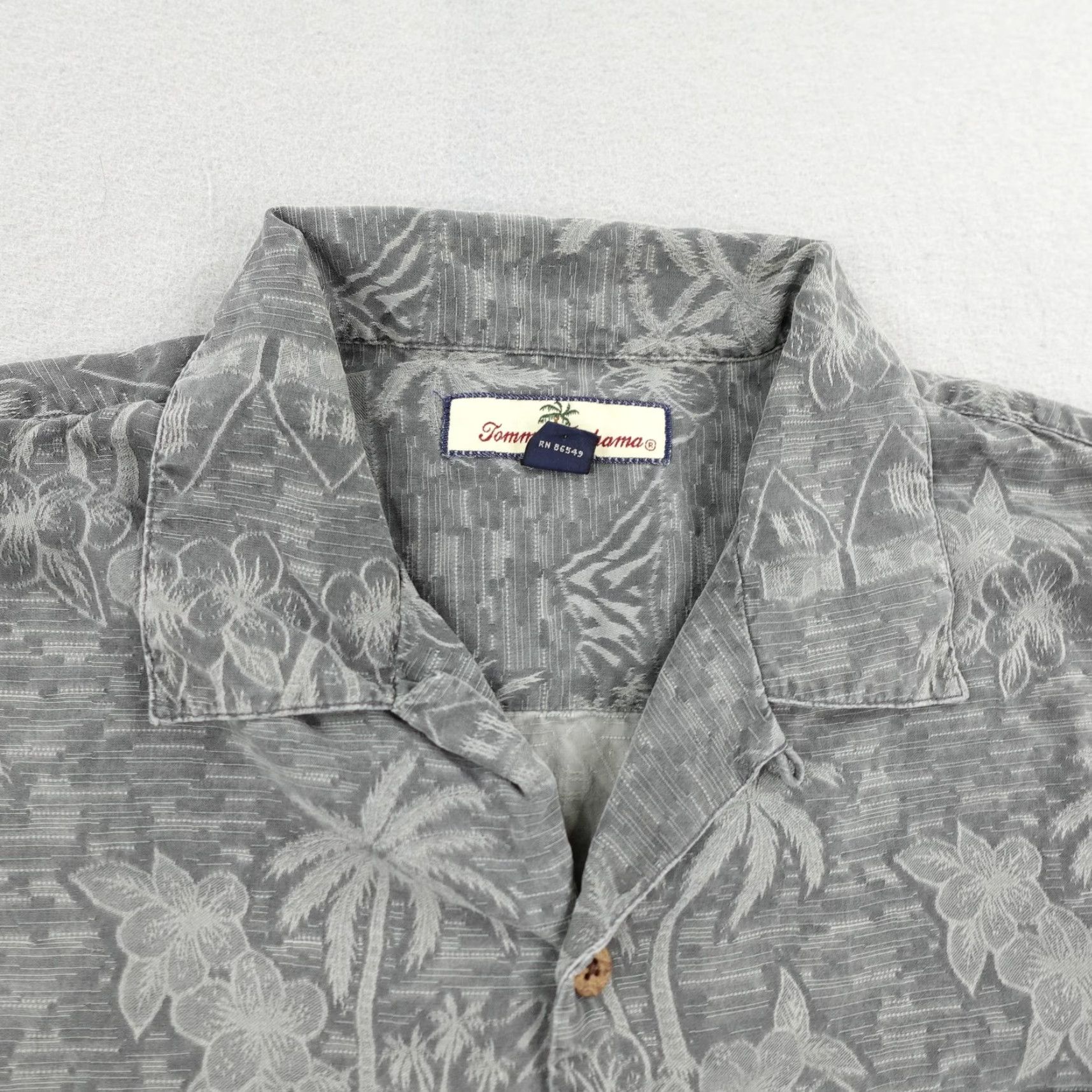 Tommy Bahama Tommy Bahama Button-Up Shirt Mens Large Gray Silk Hawaiian Floral Print Casual Tropical Size US L / EU 52-54 / 3 - 2 Thumbnail