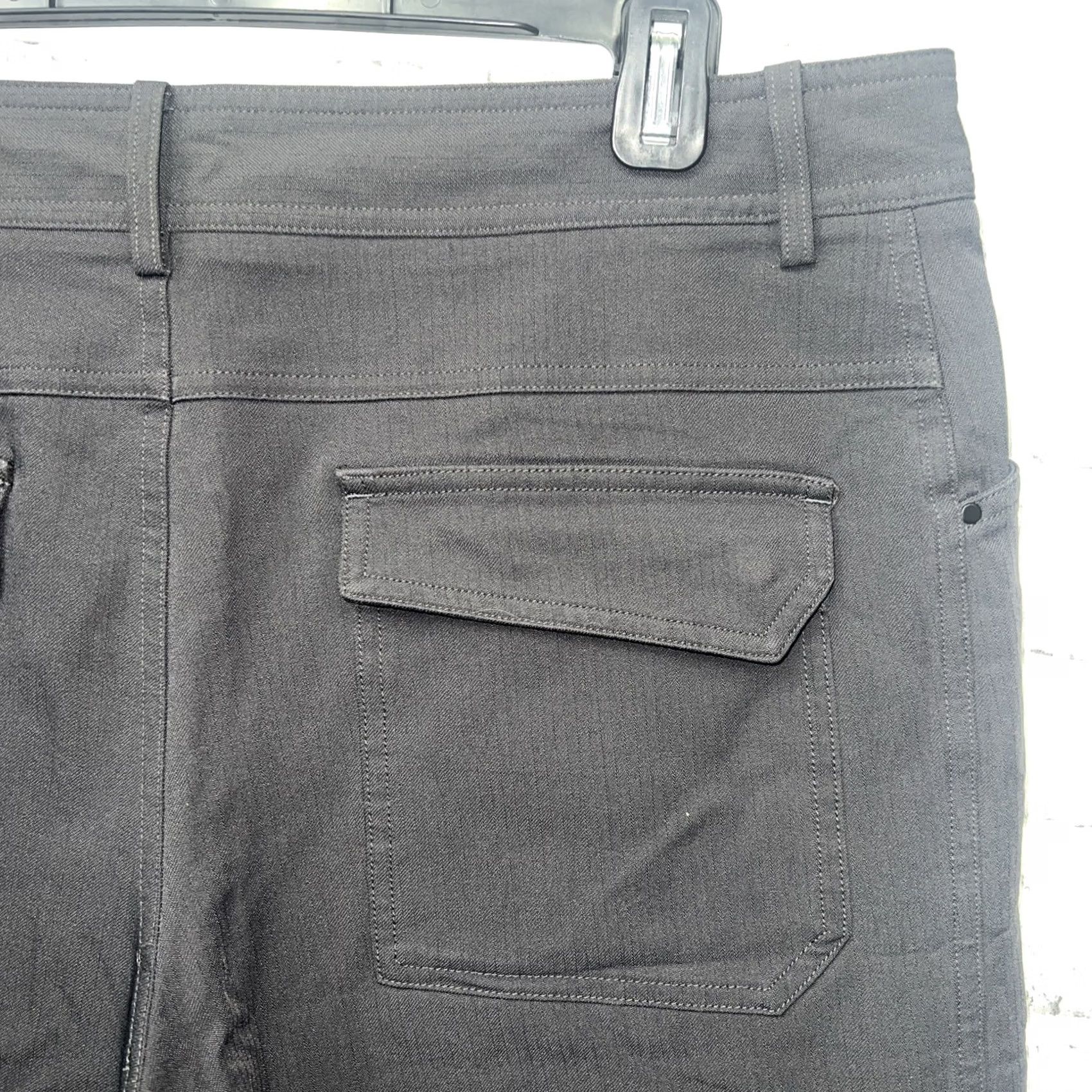 Lululemon Lululemon Athletica Gray Chino Shorts Mens 36 Gray Regular Size 36 Men Size US 36 / EU 52 - 3 Thumbnail