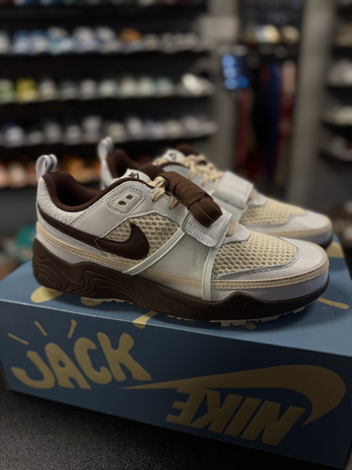 Nike × Travis Scott Travis Scott Nike Zoom Field Jaxx Size 10.5 (NEW) Size US 10.5 / EU 43-44 - 2 Thumbnail