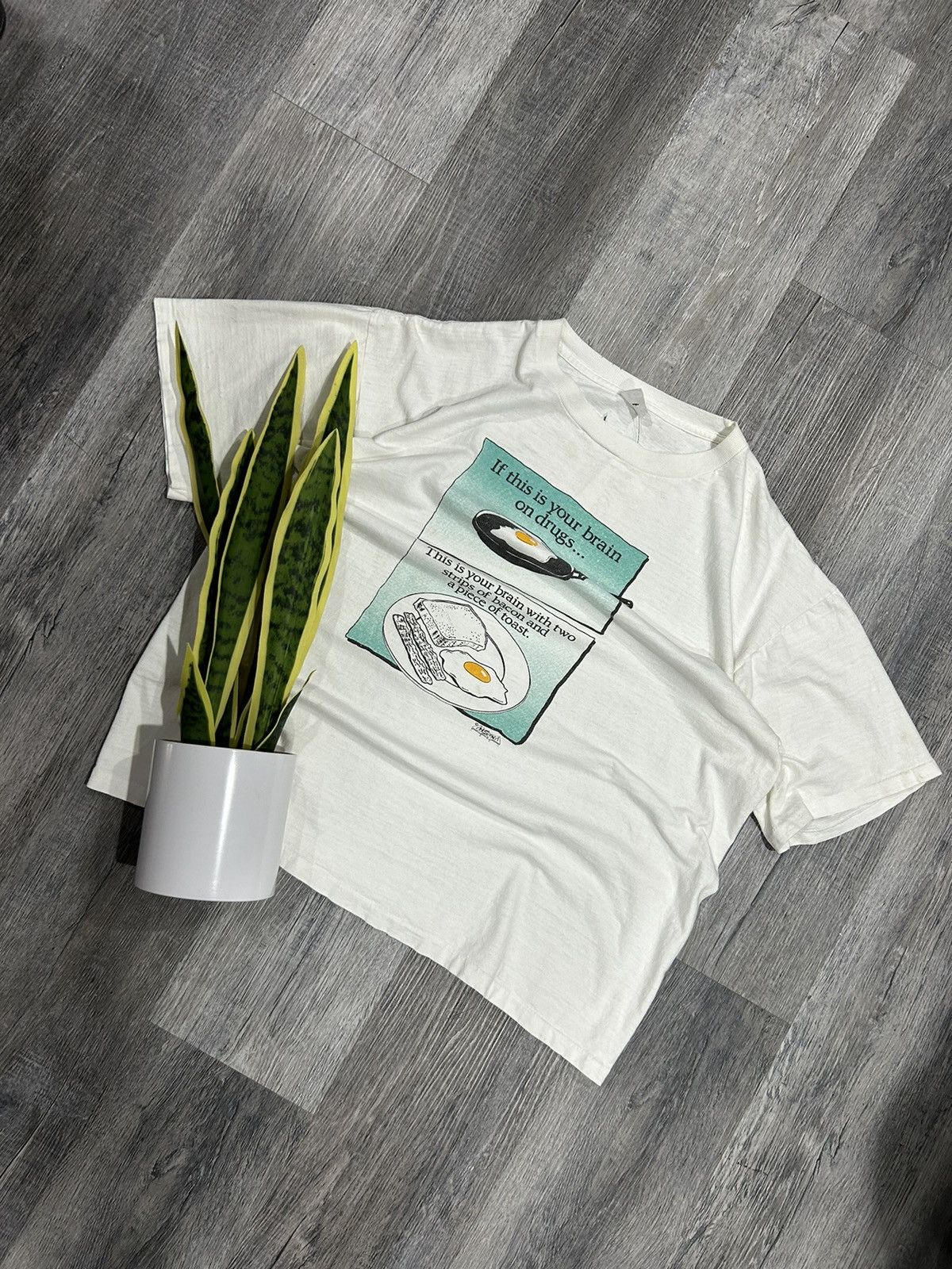 Vintage Insana Fried Egg Tee Size US XL / EU 56 / 4 - 1 Thumbnail
