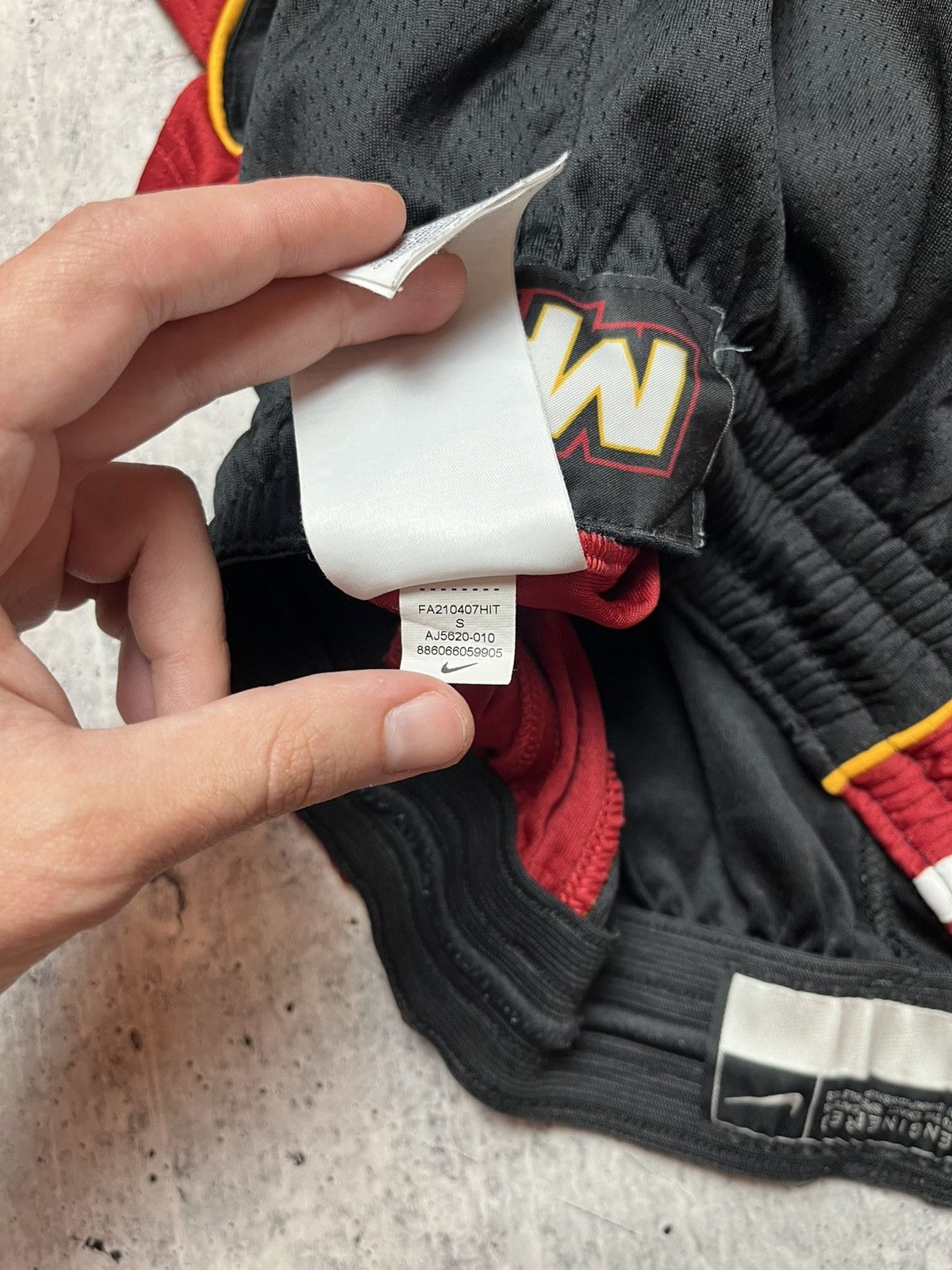 Nike NIKE MIAMI HEAT ICON EDITION NBA SWINGMAN SHORTS SIZE 30(S) Size US 30 / EU 46 - 10 Thumbnail