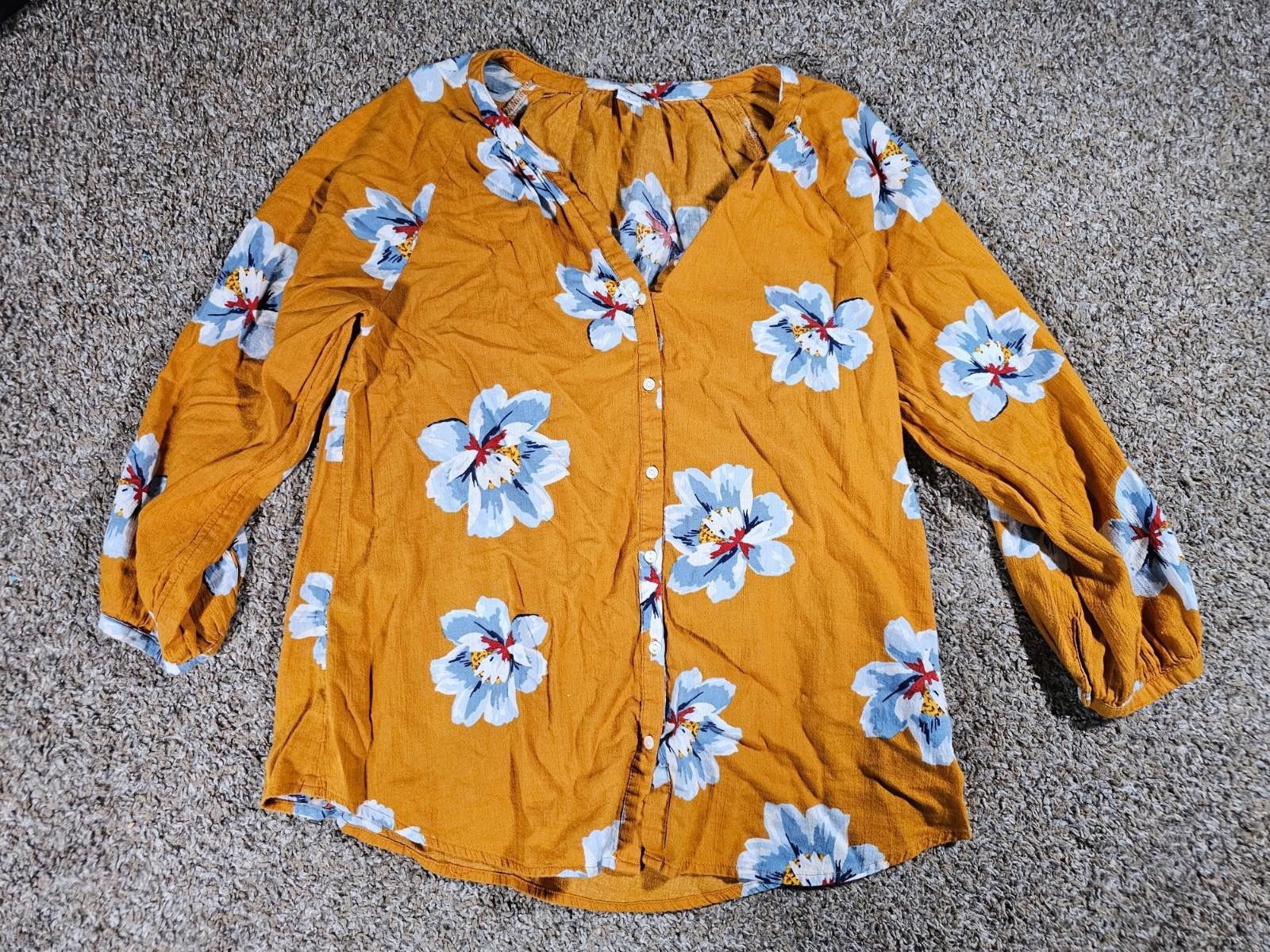 Old Navy Old Navy Yellow Floral Blouse Size Small Size S / US 4 / IT 40 - 1 Thumbnail