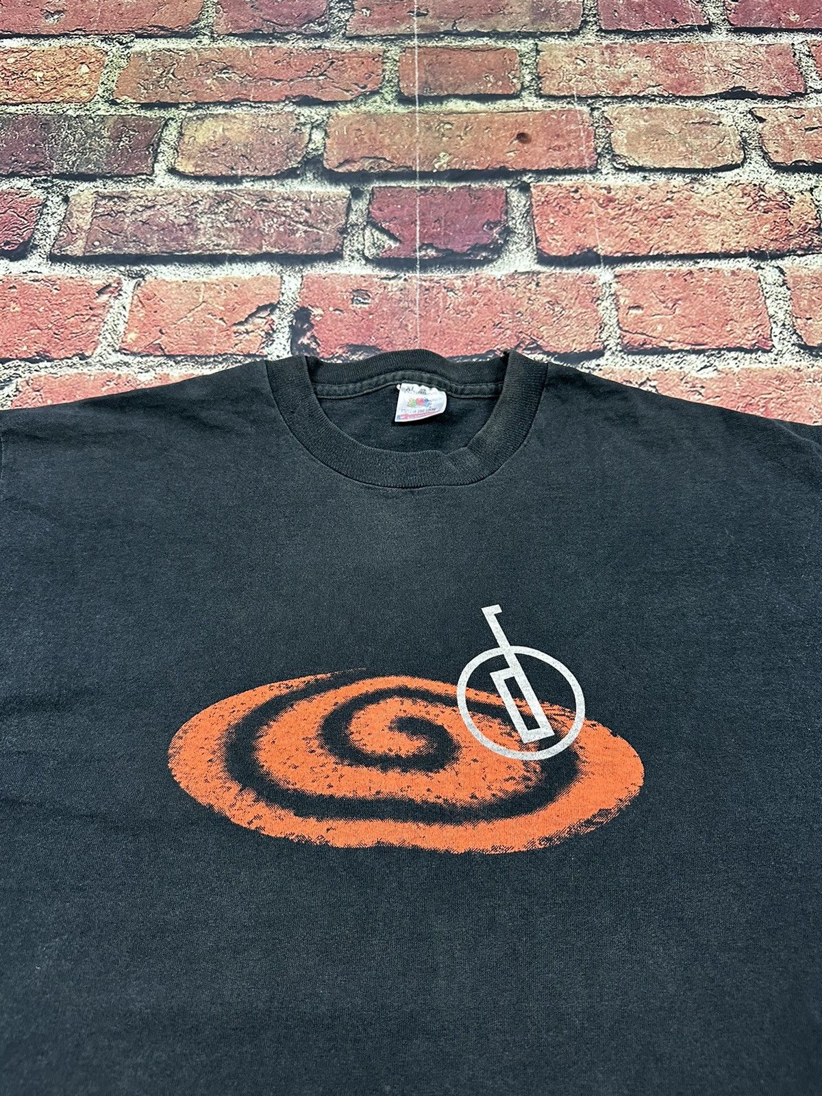 Band Tees Vintage The Distractions 90s UK Band Tee New Wave Punk Rock Size US XL / EU 56 / 4 - 4 Thumbnail