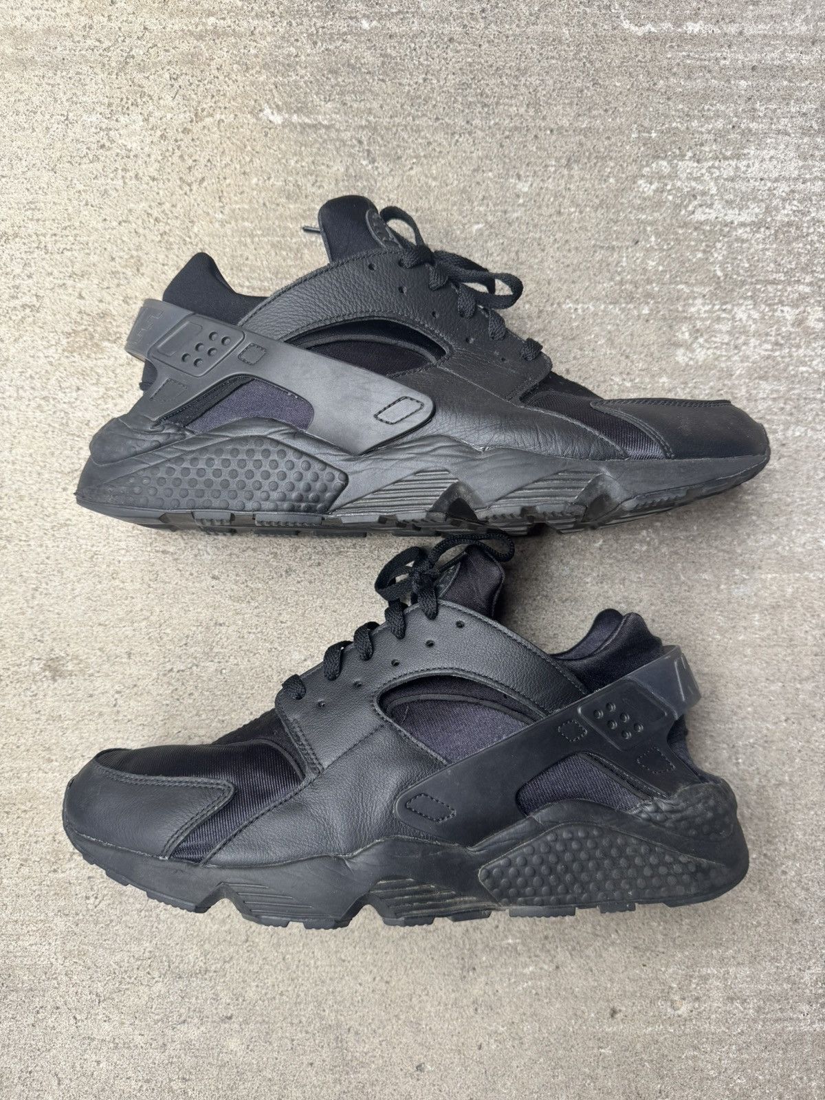 Nike NIKE AIR HUARACHE TRIPLE BLACK SIZE 15 Size US 15 / EU 48 - 1 Thumbnail