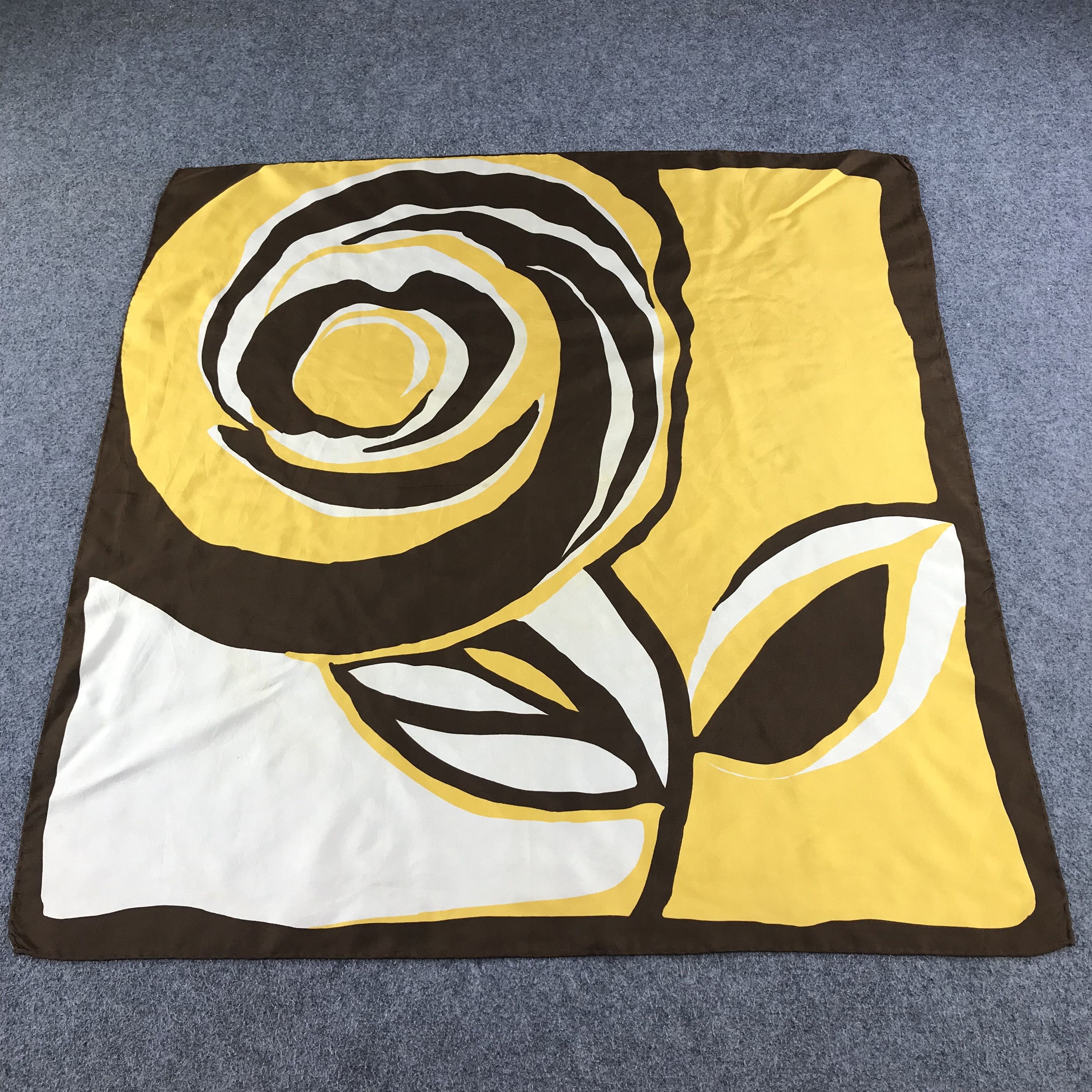 Vintage Vintage Huge Flower Silk Scarf M129 Size ONE SIZE - 2 Thumbnail