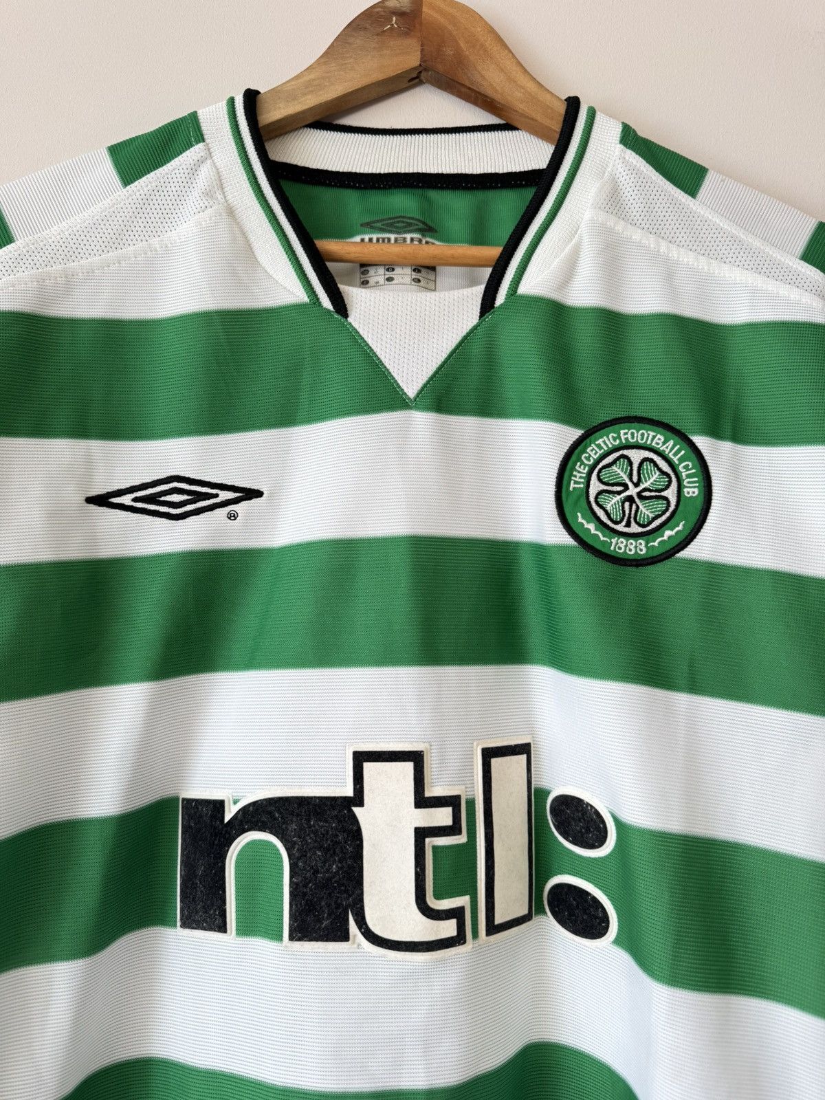Umbro Maloney #29 Celtic 2001-2003 Home Signed Longsleeve Jersey Size US L / EU 52-54 / 3 - 9 Thumbnail