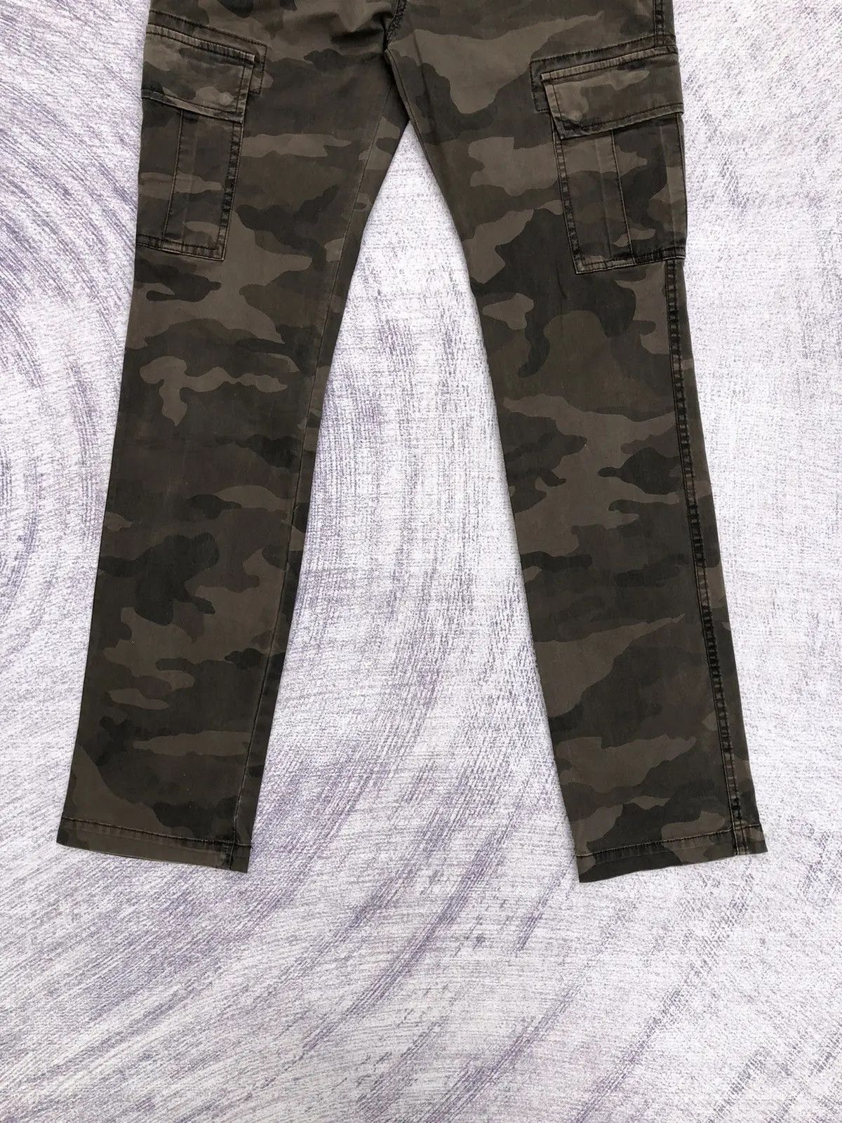 Japanese Brand Cargo Pants Uniqlo X Camo Multipocket Tactical W31 Size US 31 - 3 Thumbnail
