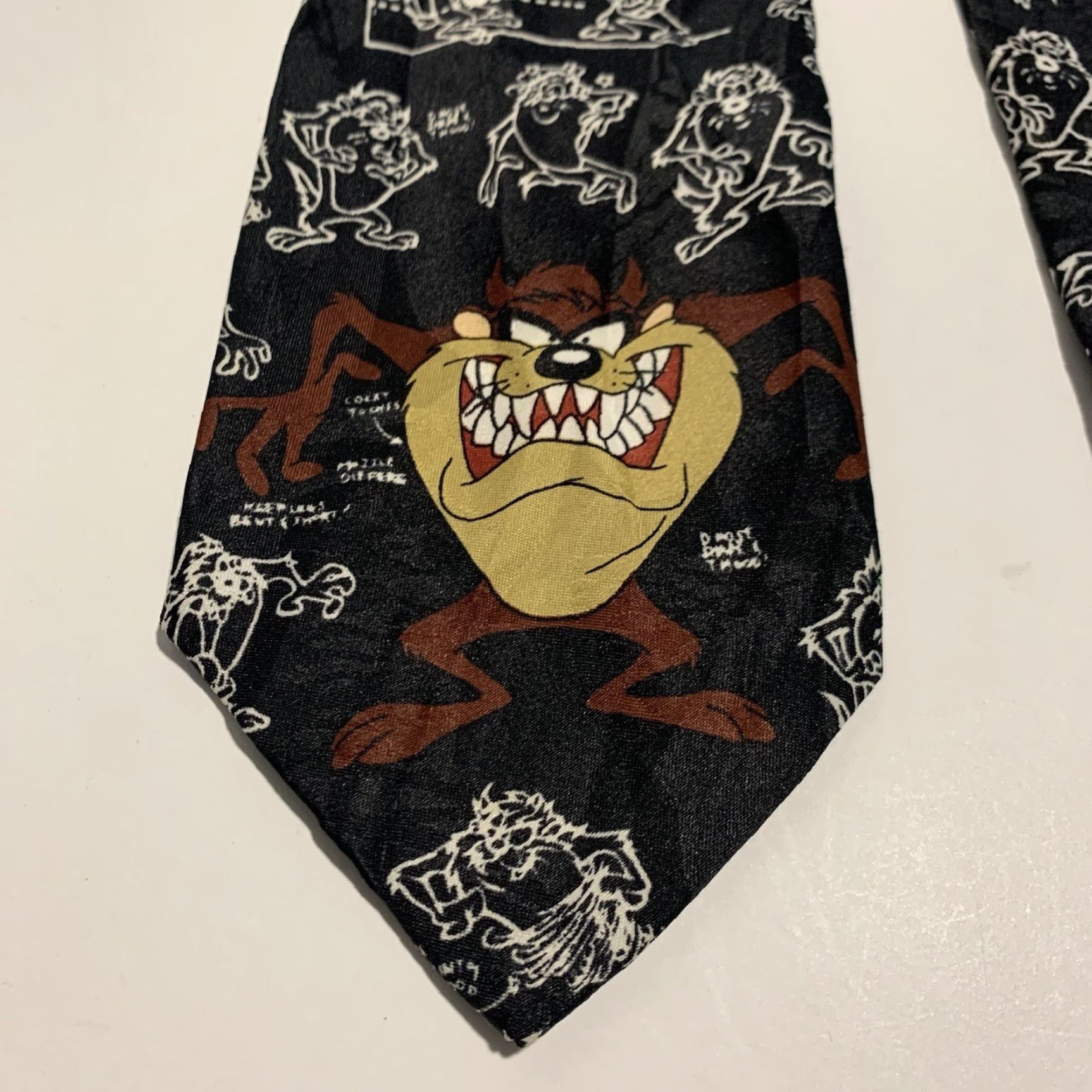 Vintage VINTAGE Looney Tunes Taz Tie 1995 Men Tie Black Polyester 57"-60" Geometric Cartoon Size ONE SIZE - 2 Thumbnail