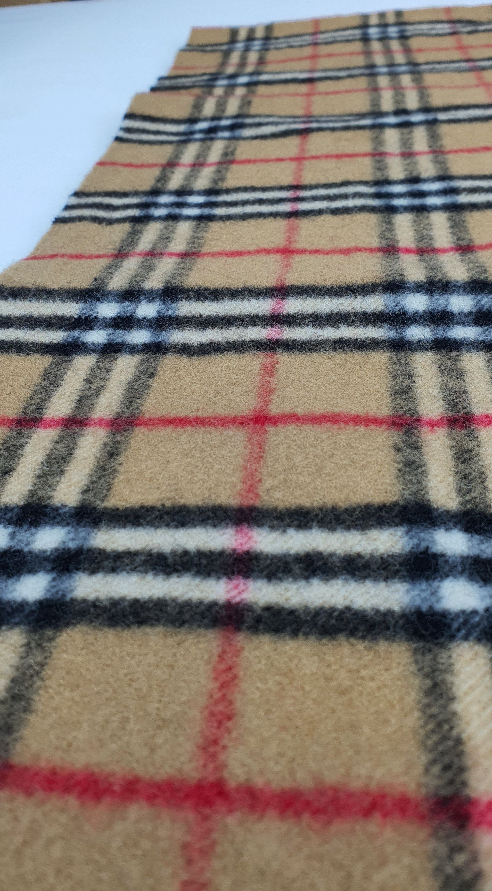 Burberry Genuine Burberry wool scarf in excellent used condition Size ONE SIZE - 4 Thumbnail