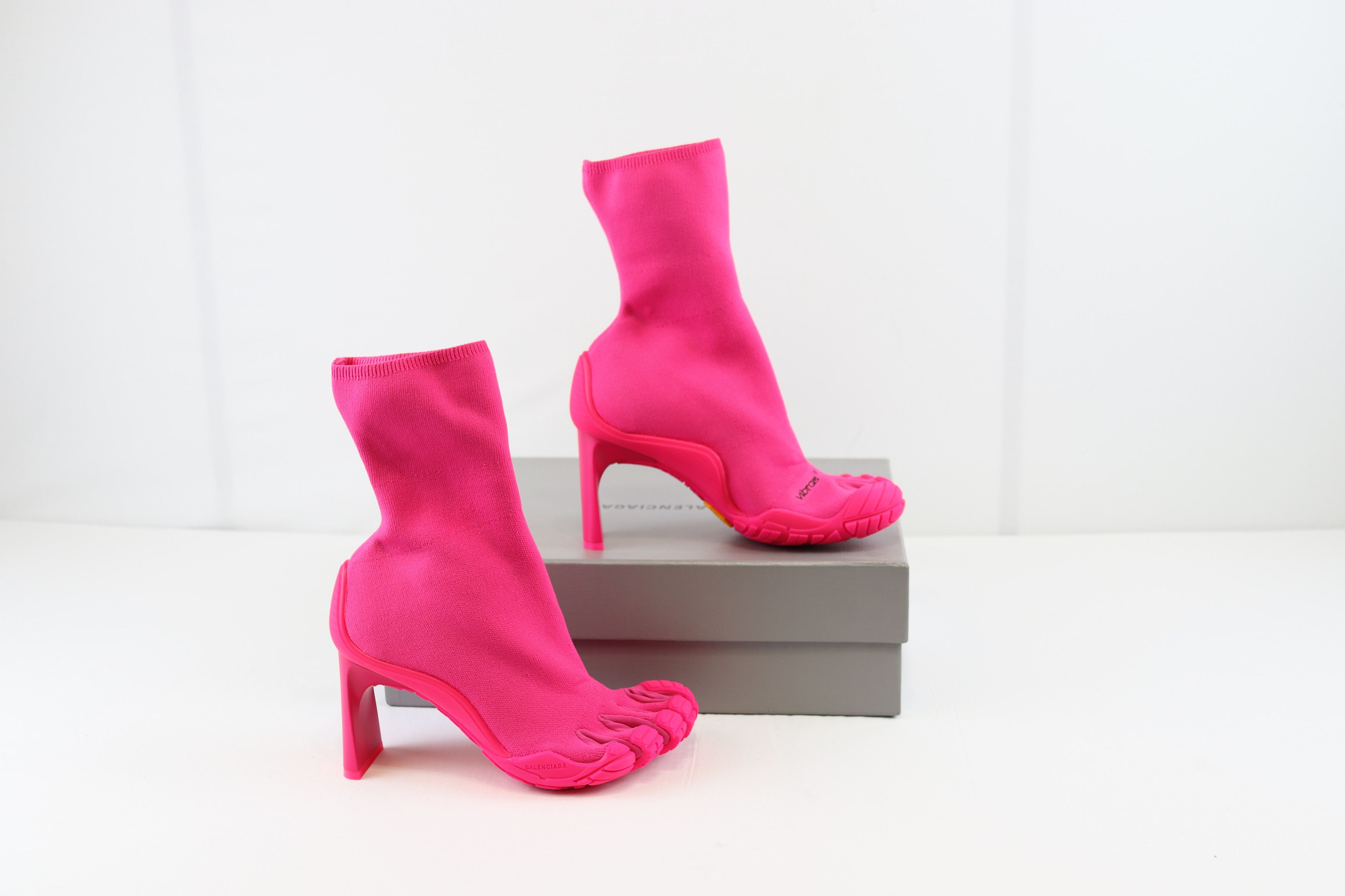 Balenciaga o1rshd1 Monocolor Knit Heeled Toe Boots in Fluo Pink Size US 8 / IT 38 - 1 Thumbnail