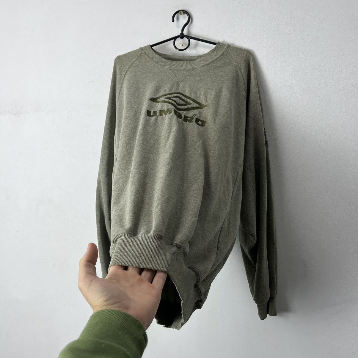 Umbro Vintage Umbro Sweatshirt Big Logo Size XL Streetwear Size US XL / EU 56 / 4 - 8 Thumbnail