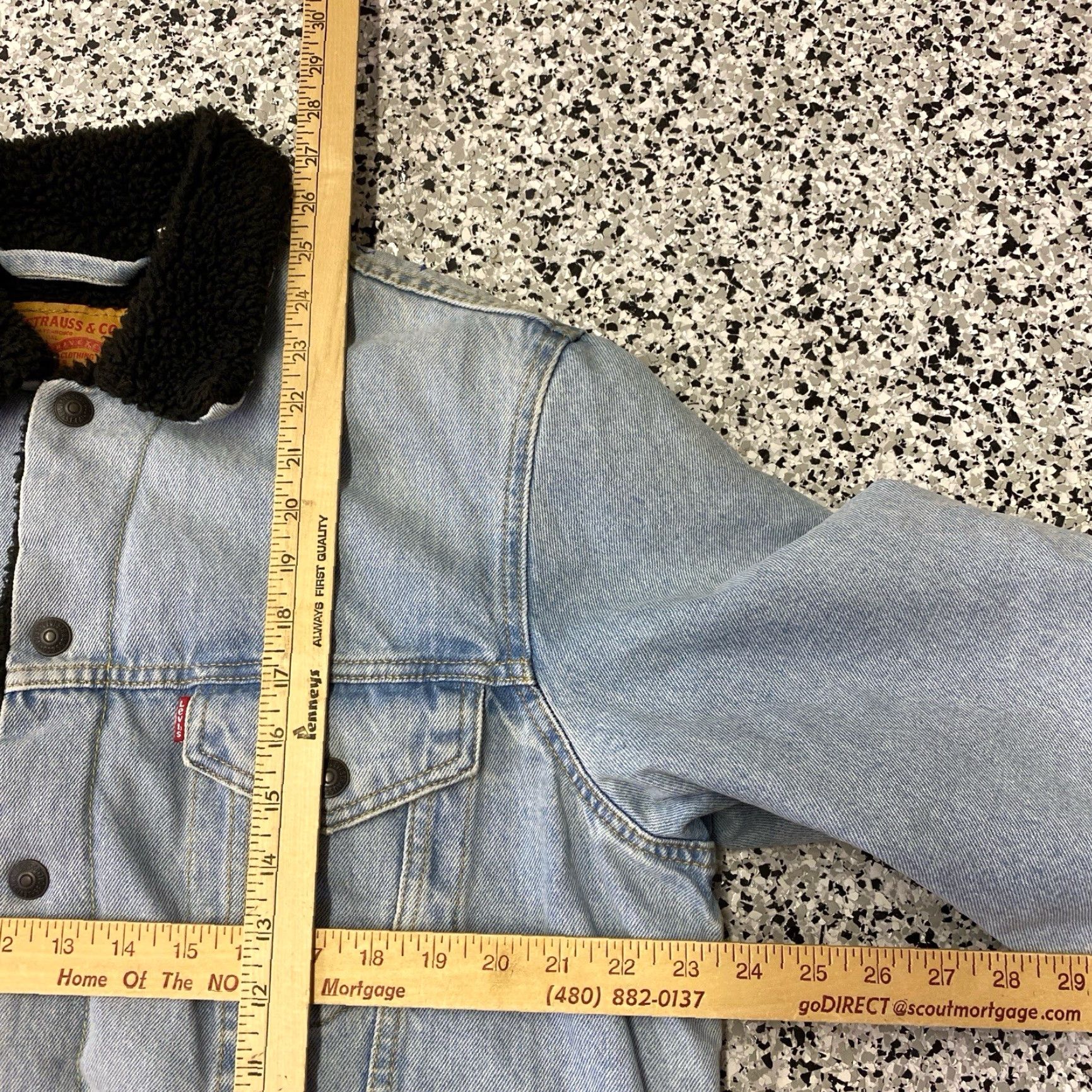 Levi's Levi's Trucker Jacket Sample Denim Light Wash Sherpa Lined Medium Blue Men M Jacket Size US M / EU 48-50 / 2 - 3 Thumbnail