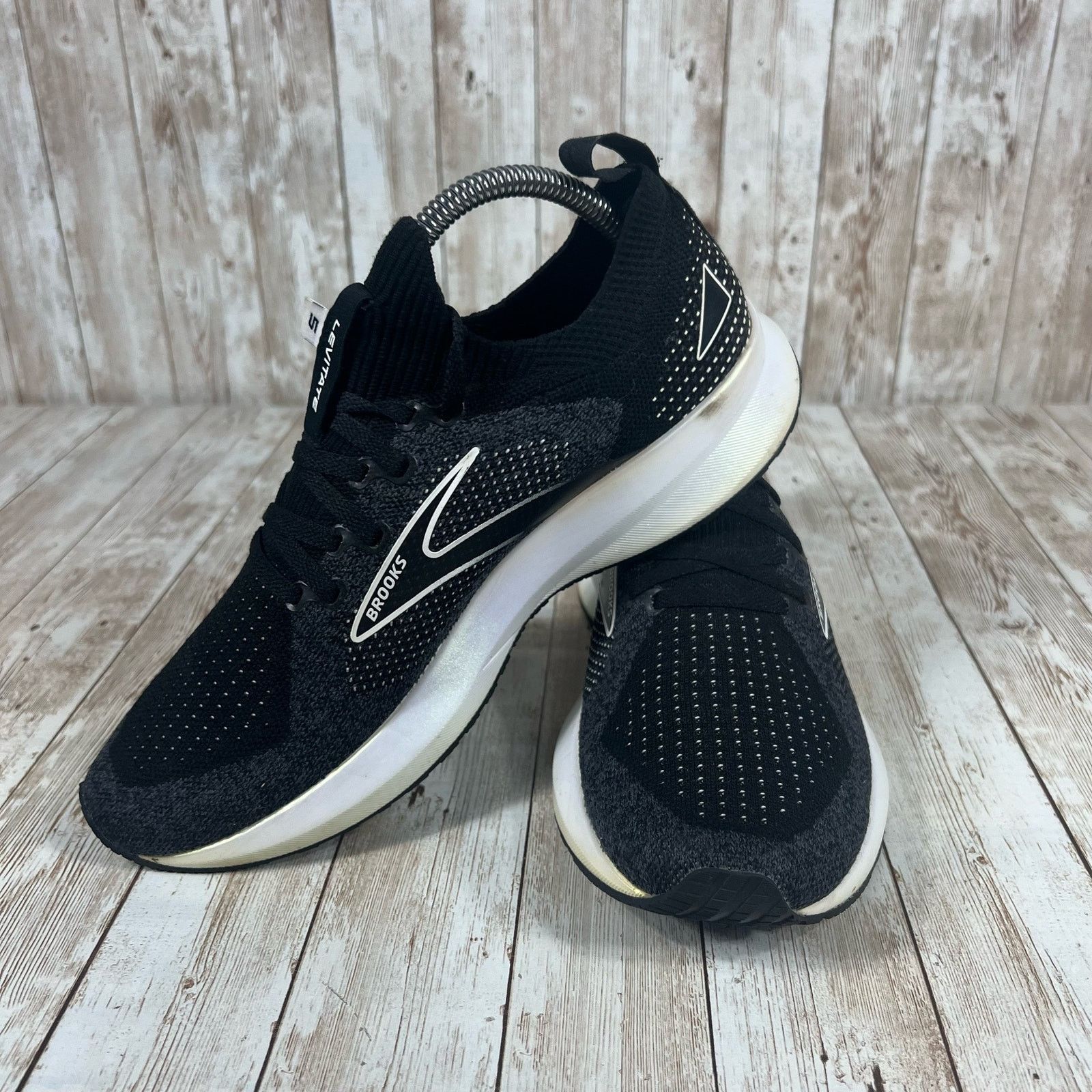 Brooks Brooks levitate 5 stealth fit Womens 9 black Size US 9 / IT 39 - 5 Thumbnail