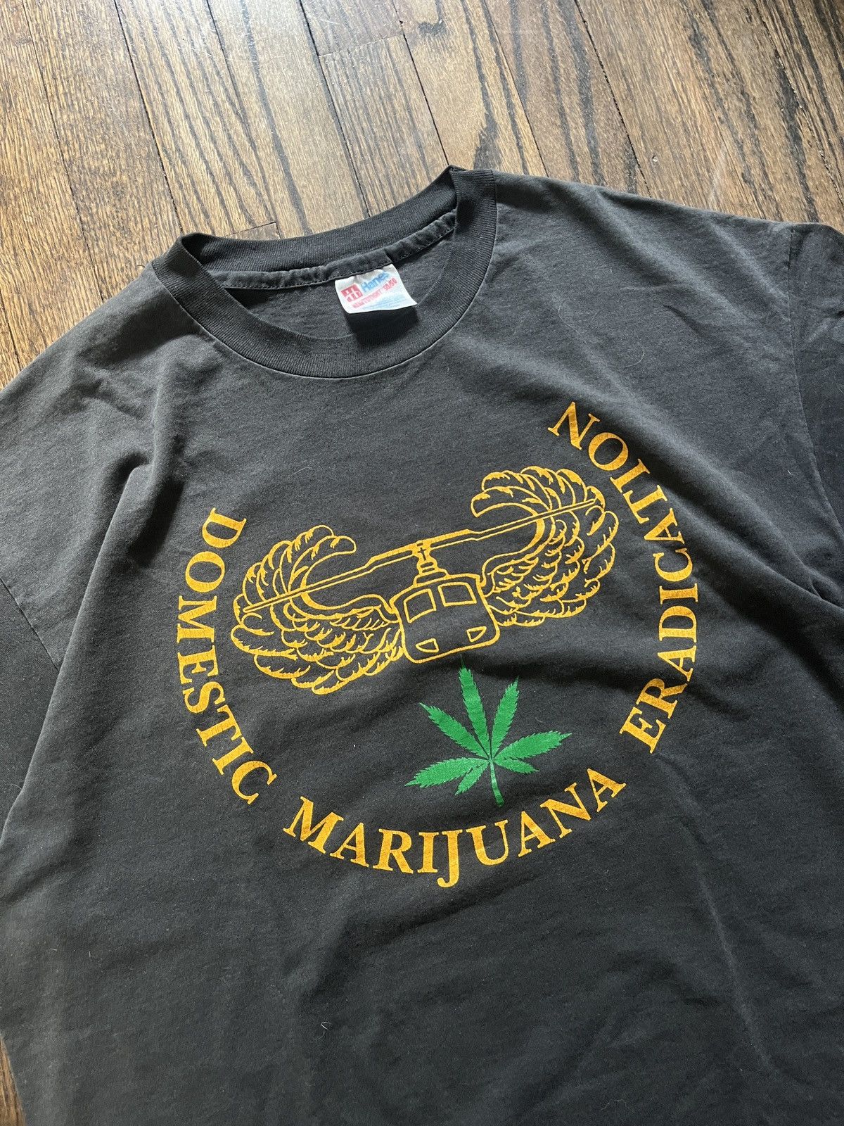 Vintage 90s Domestic Marijuana Eradication T-Shirt Size US XL / EU 56 / 4 - 1 Thumbnail
